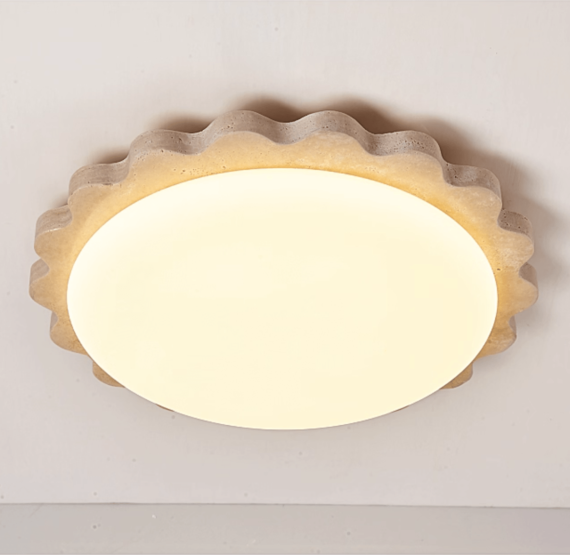 Потолочный светильник из травертина Scallop Edge