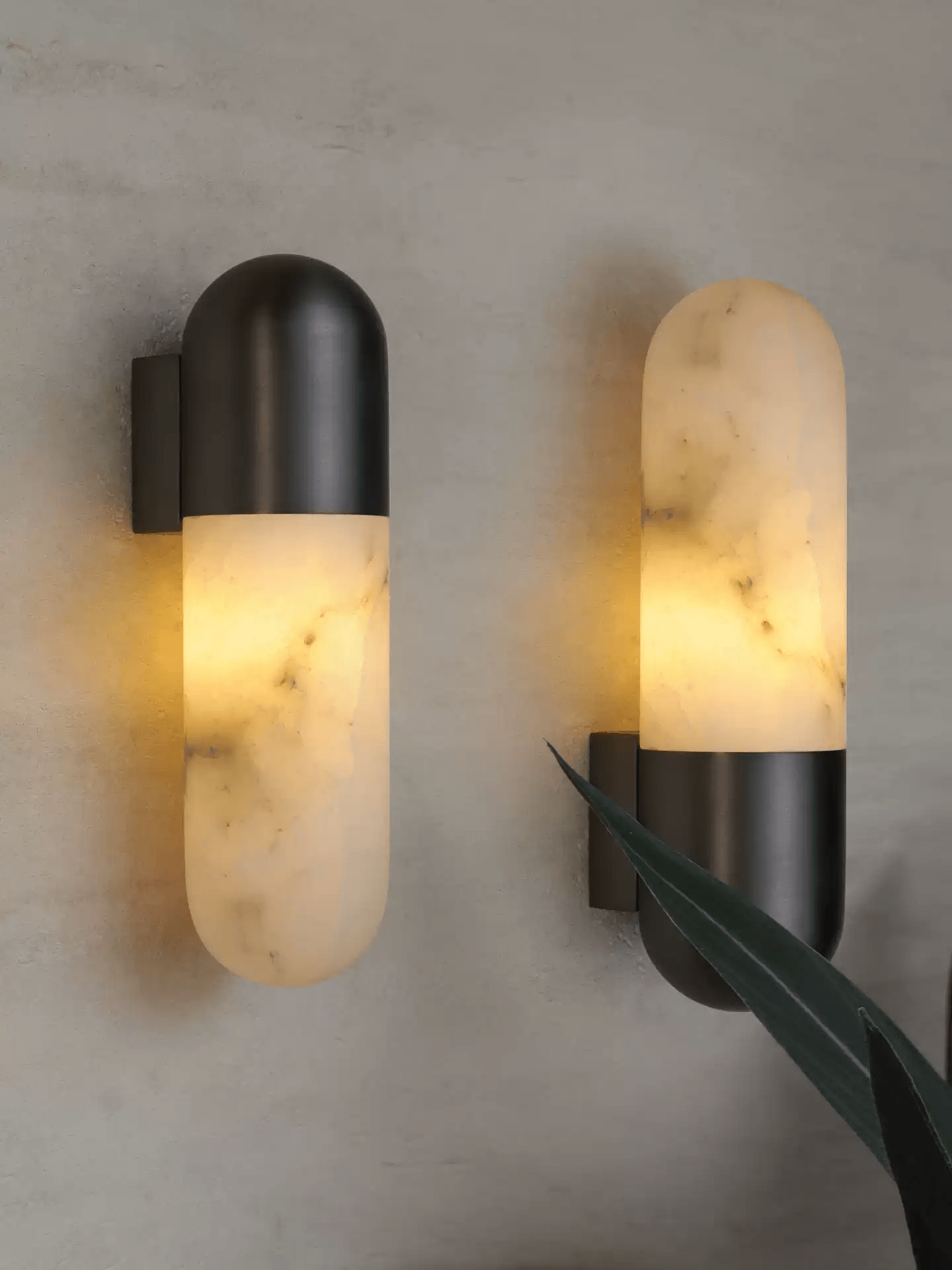 Капсульний світильник Alabaster Sconce