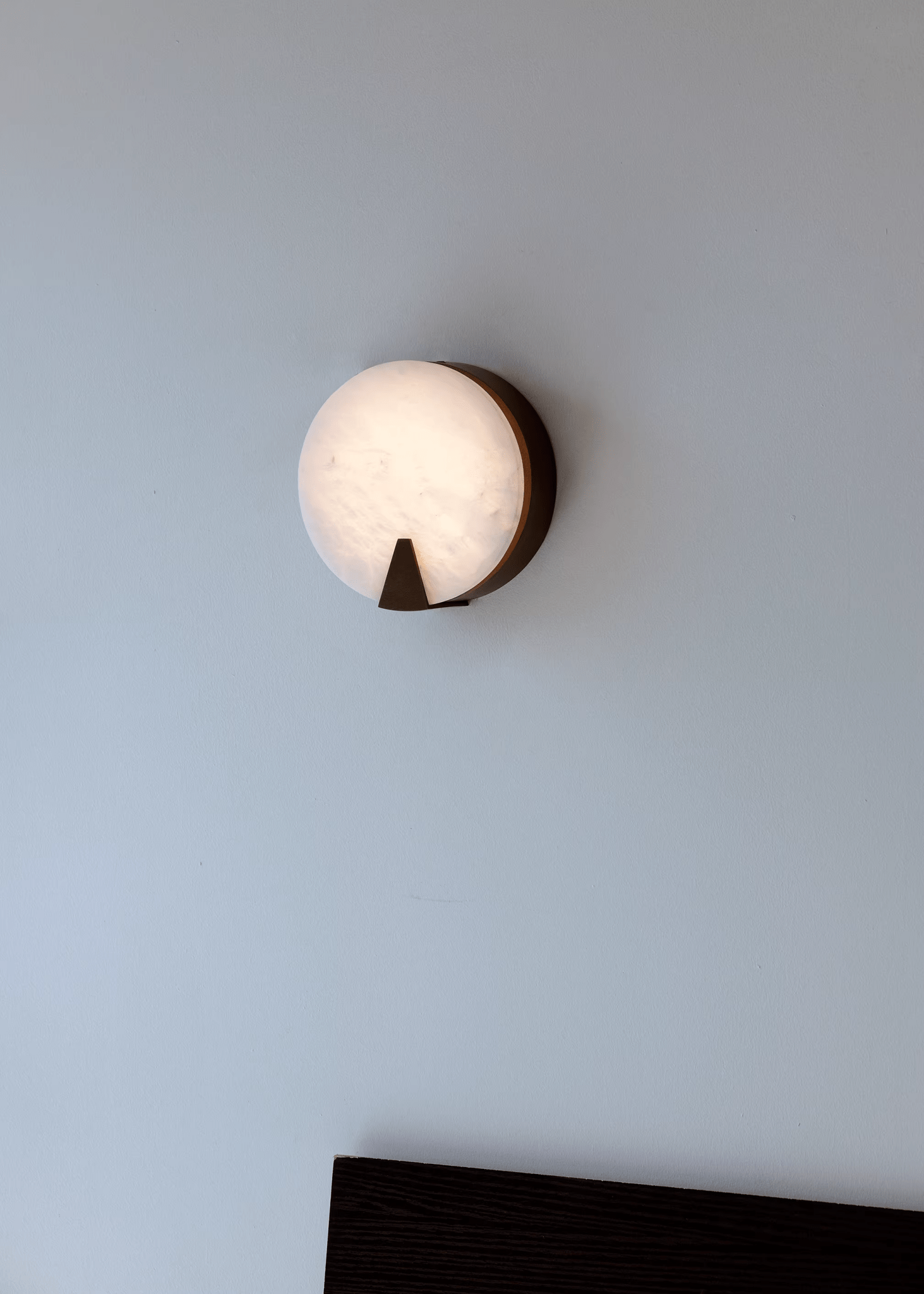 Настінний світильник Solaris Halo Alabaster