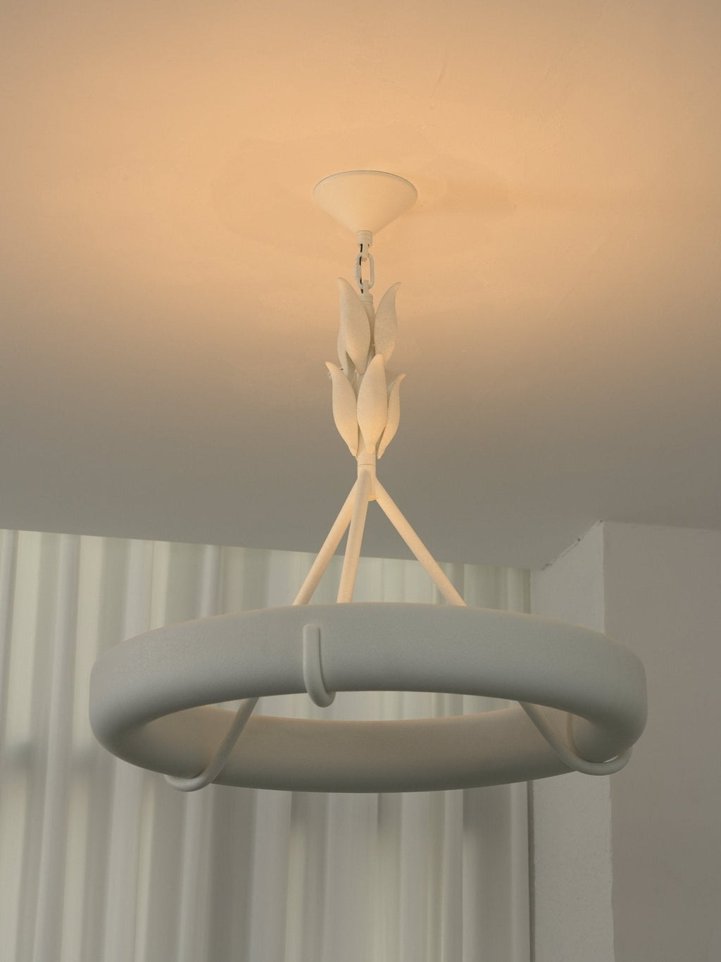 Потолочная люстра Tinsley Plaster