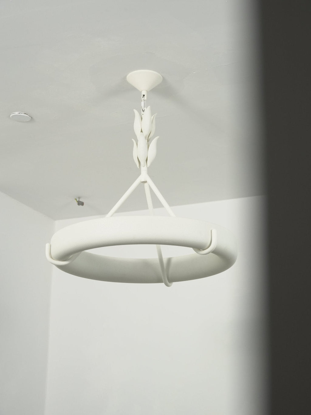 Потолочная люстра Tinsley Plaster