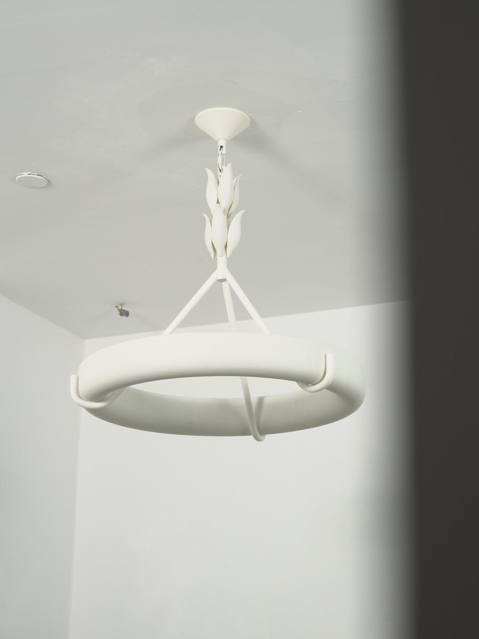 Потолочная люстра Tinsley Plaster