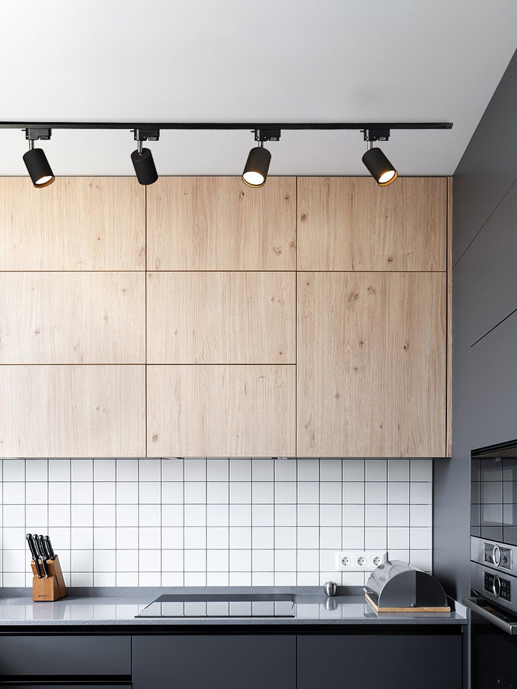 Регульований трековий світильник-спот