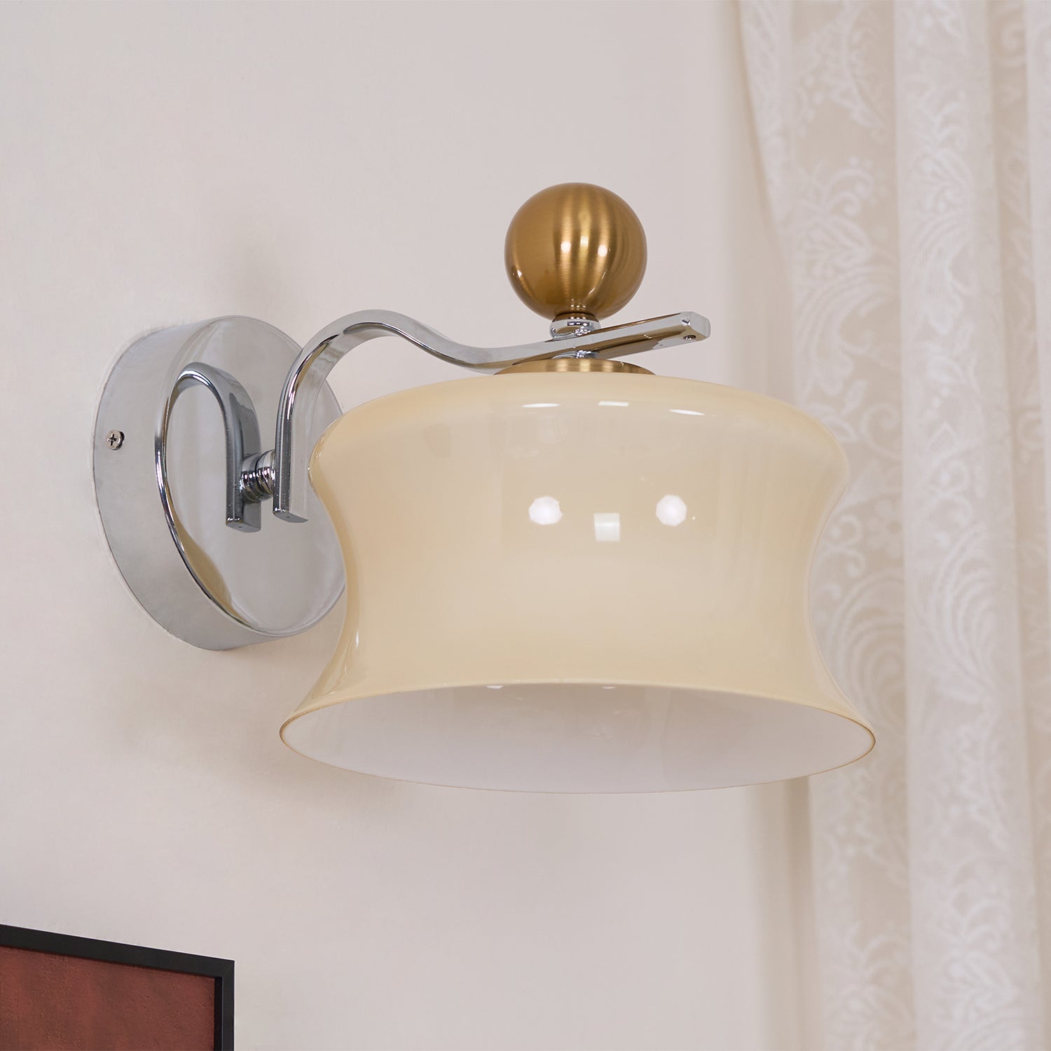 Настінний світильник Adorn