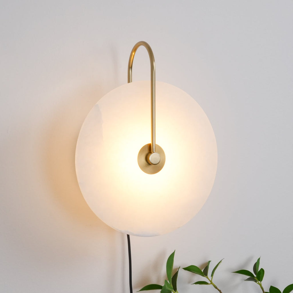Настінний світильник Alabaster LED, що вмикається в розетку
