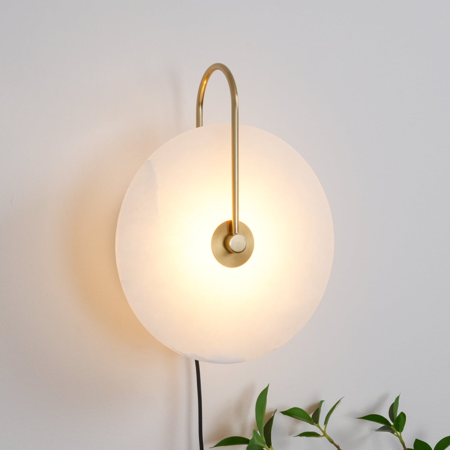 Настінний світильник Alabaster LED, що вмикається в розетку