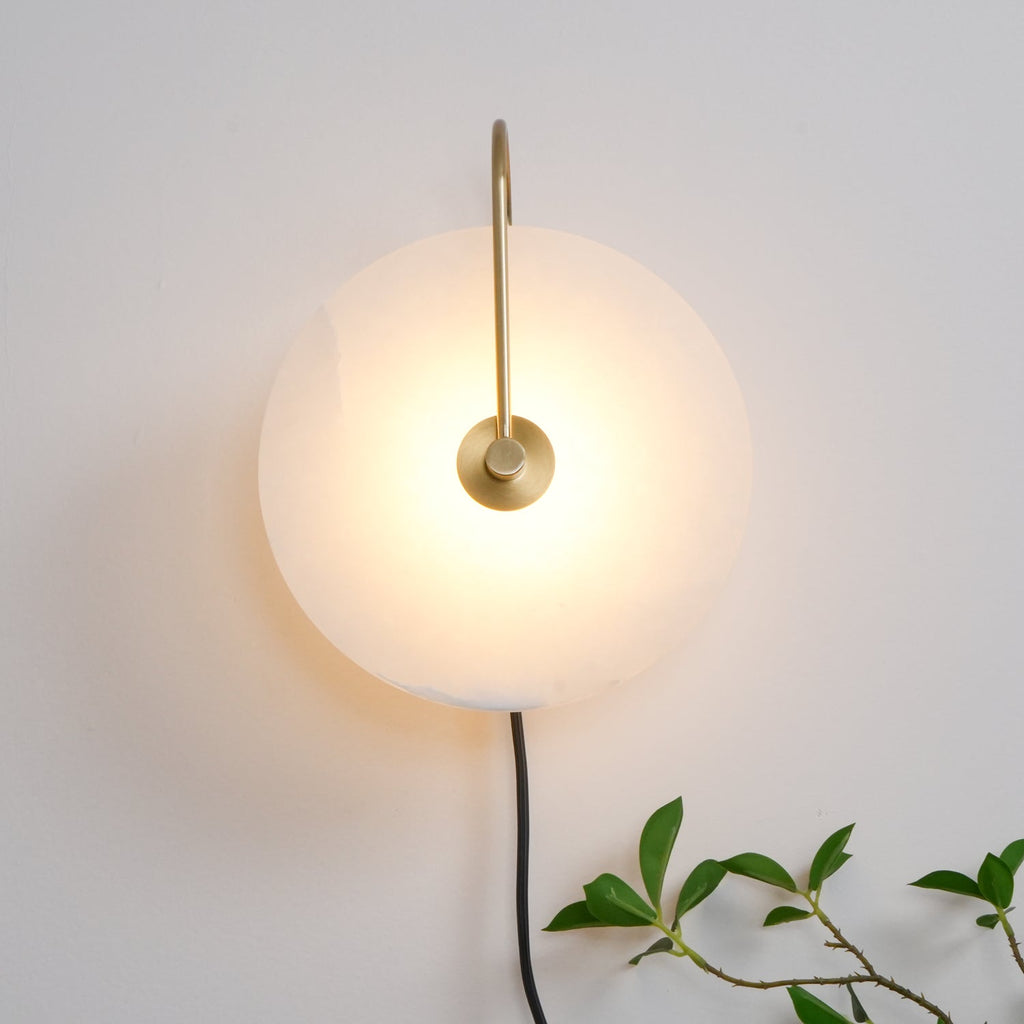 Настінний світильник Alabaster LED, що вмикається в розетку