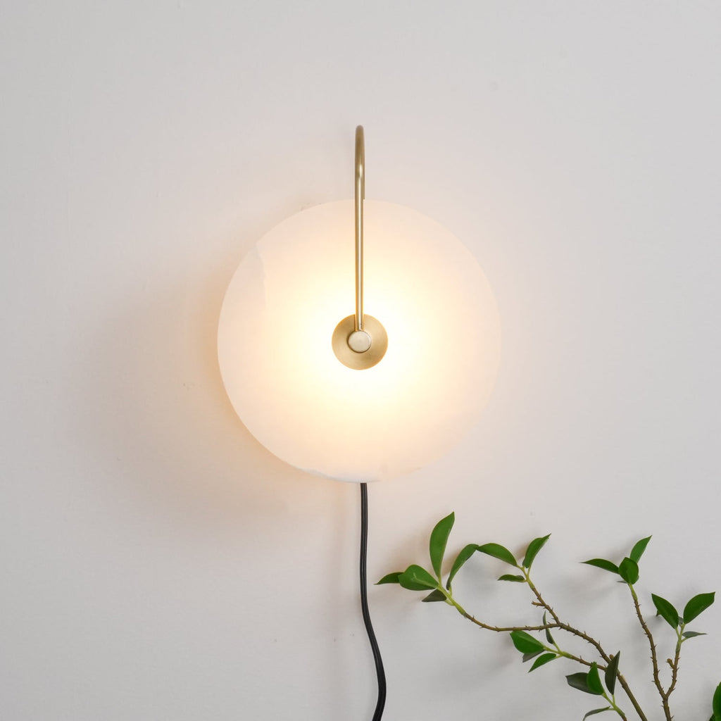 Настінний світильник Alabaster LED, що вмикається в розетку