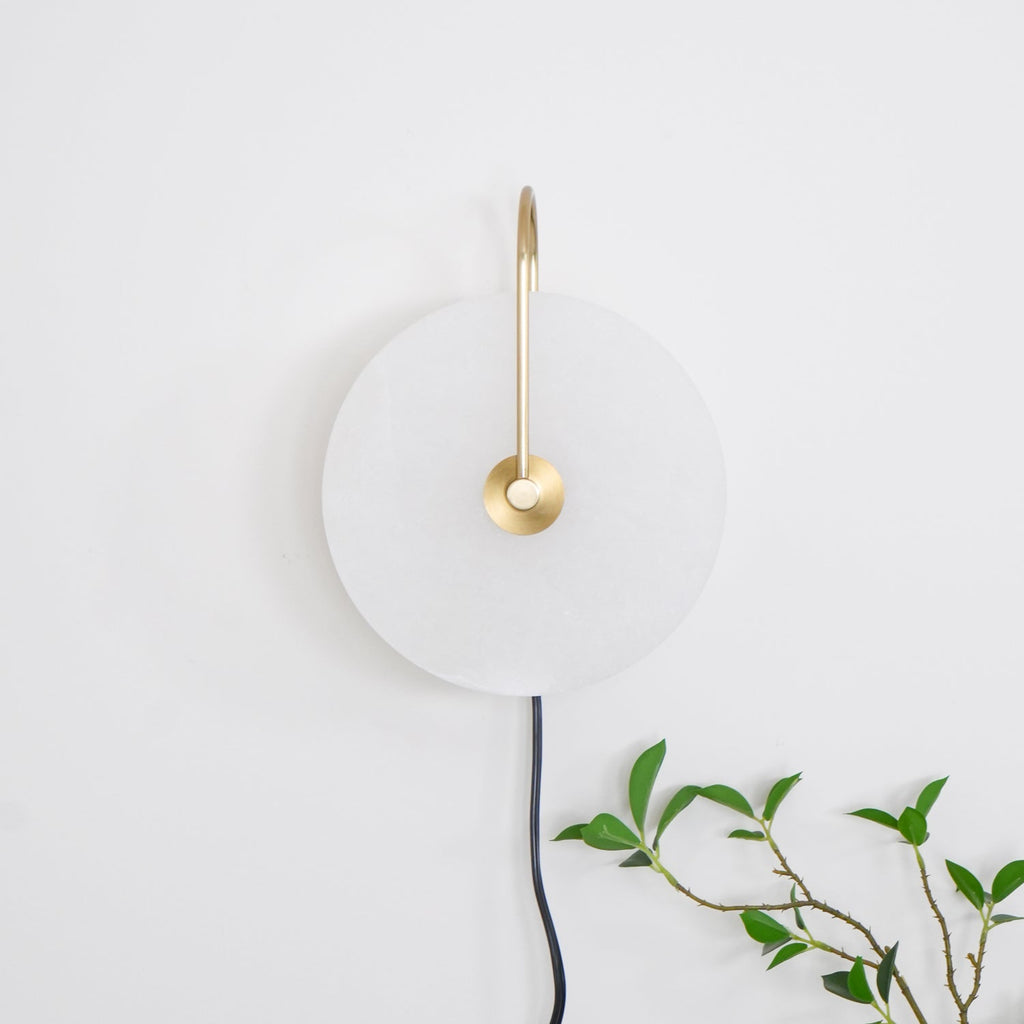 Настінний світильник Alabaster LED, що вмикається в розетку