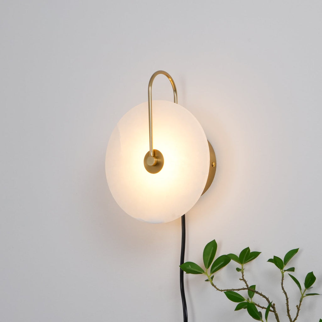 Настінний світильник Alabaster LED, що вмикається в розетку