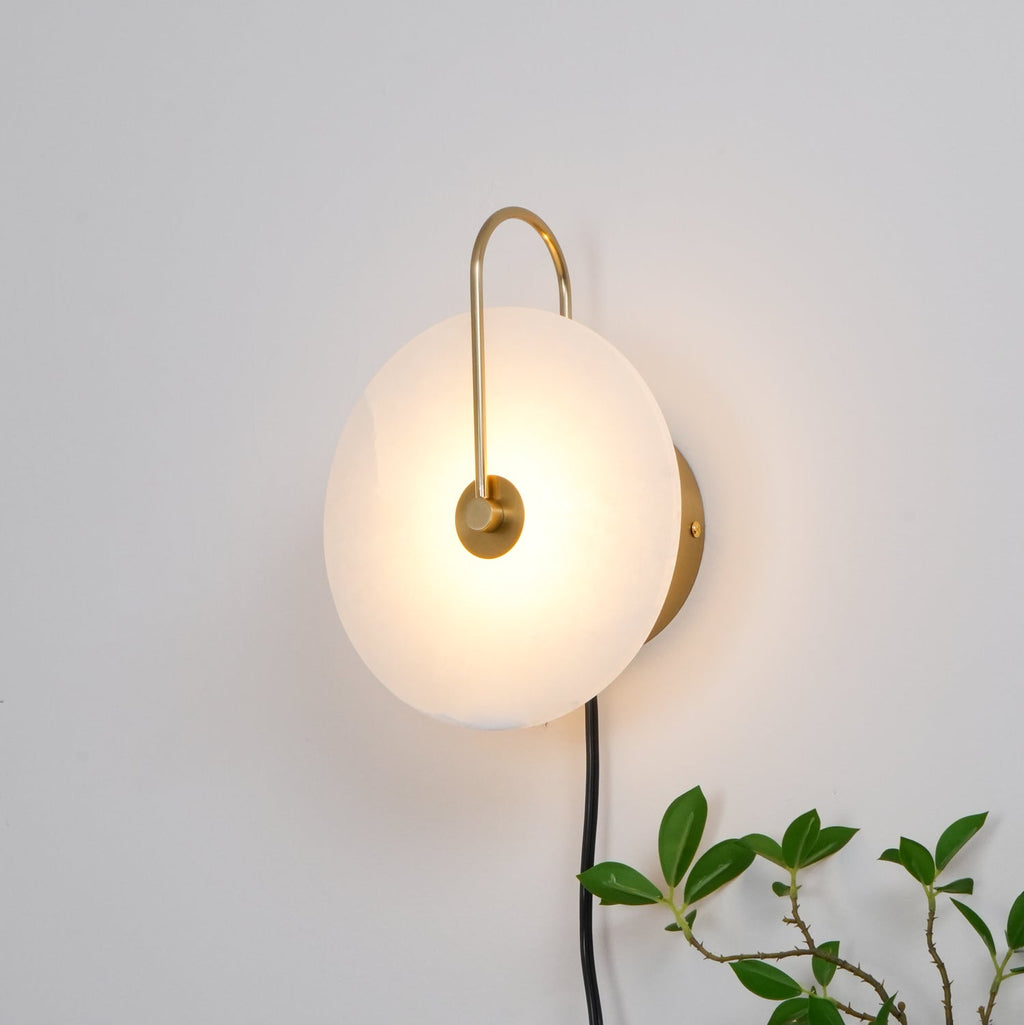 Настінний світильник Alabaster LED, що вмикається в розетку