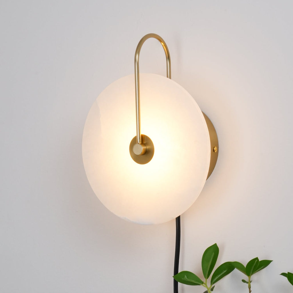 Настінний світильник Alabaster LED, що вмикається в розетку