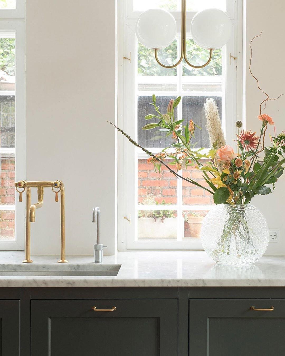 Кутовий підвісний світильник