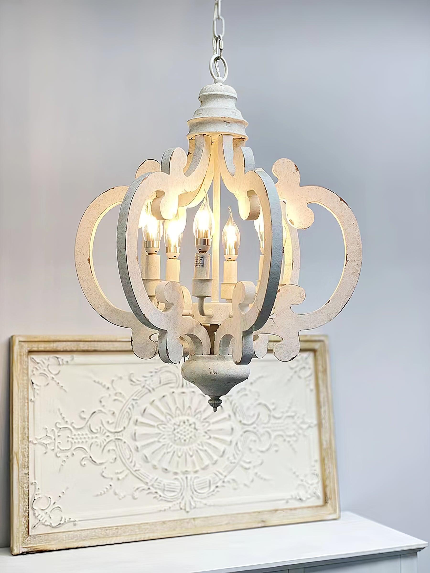 Люстра в античному білому стилі