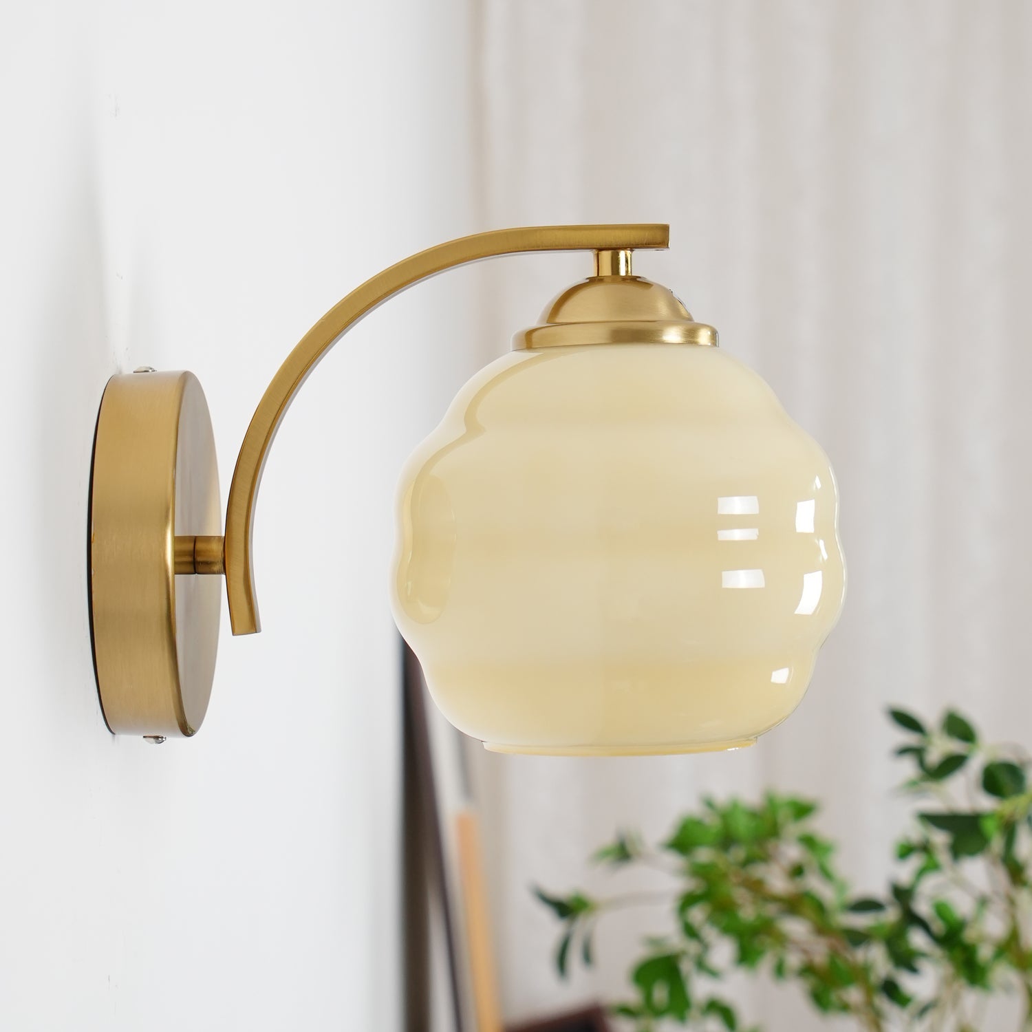Настінний світильник Art Deco, що вмикається в розетку