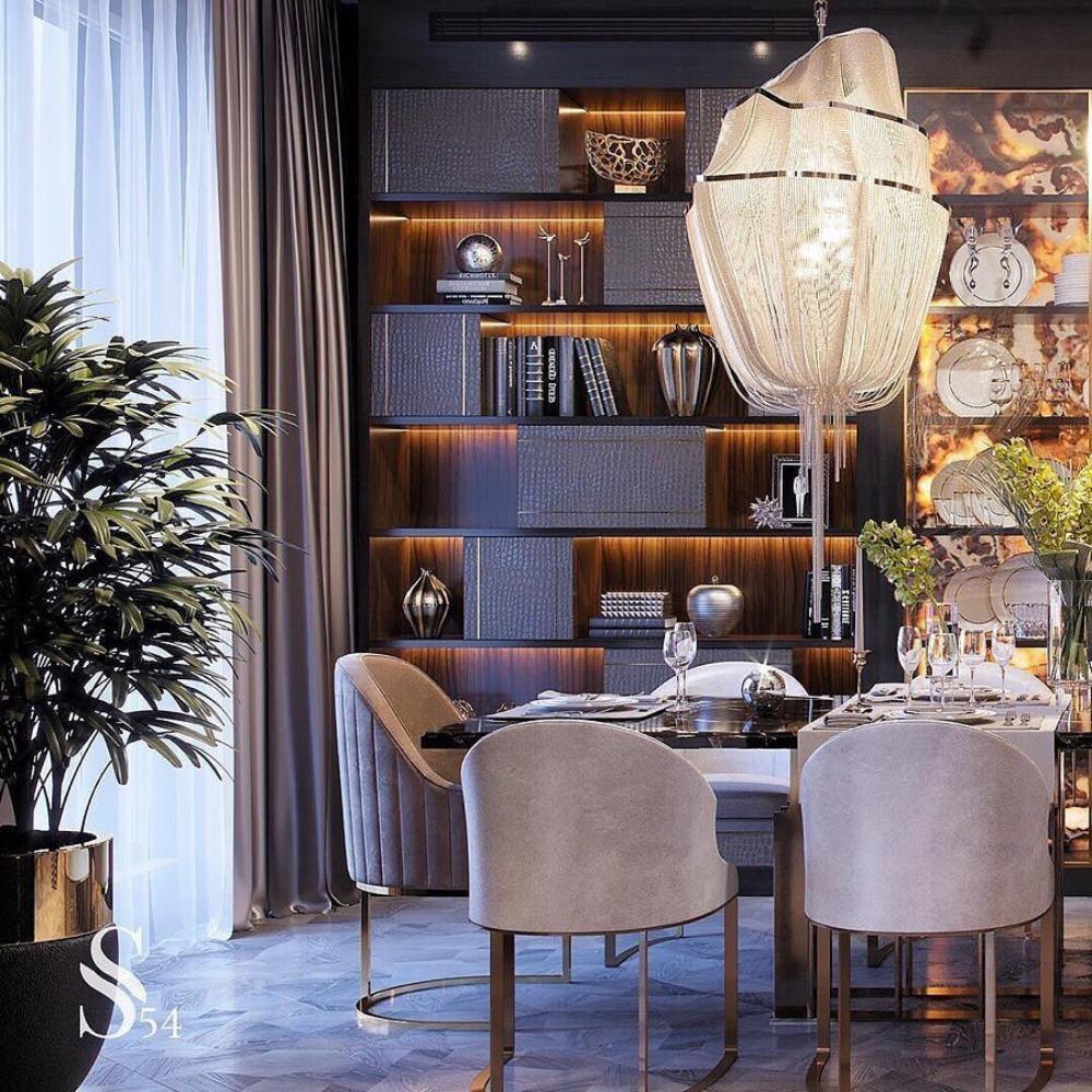 Люстра з ланцюжками, що переливаються