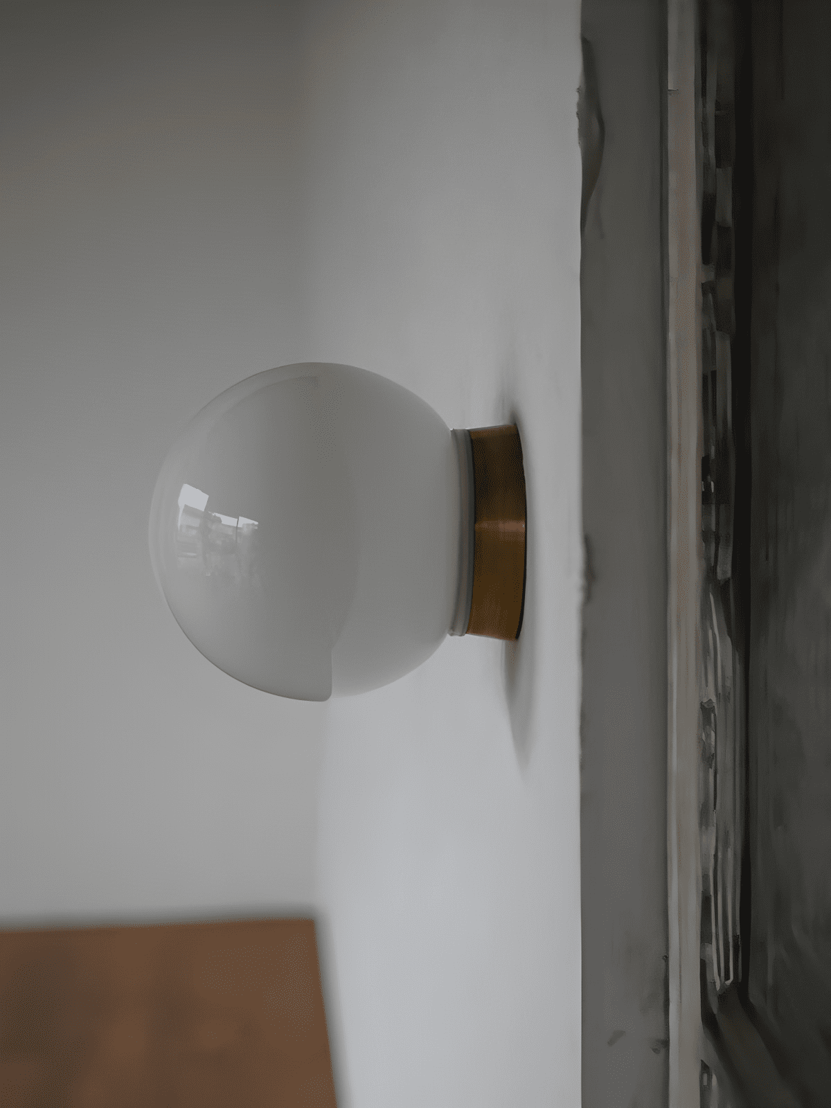 Настінний світильник Aura Globe зі скла