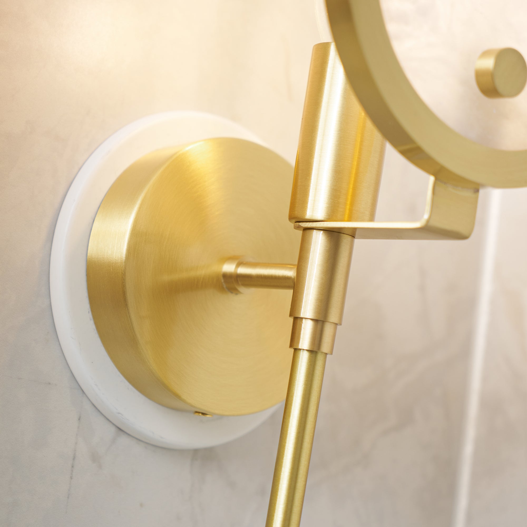 Настінний світильник Ava Brass Alabaster