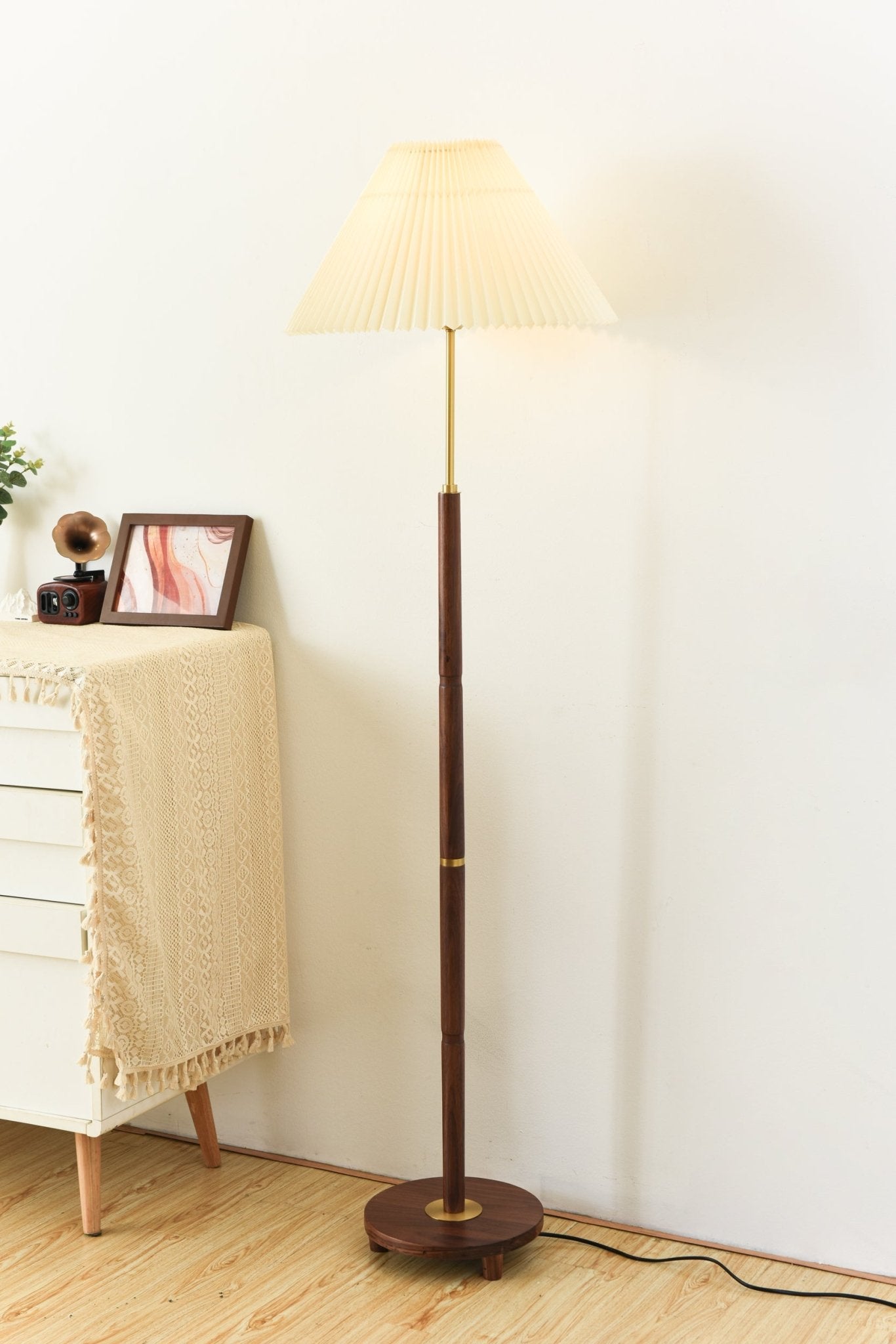 Плісована торшерна лампа Axya Vintage