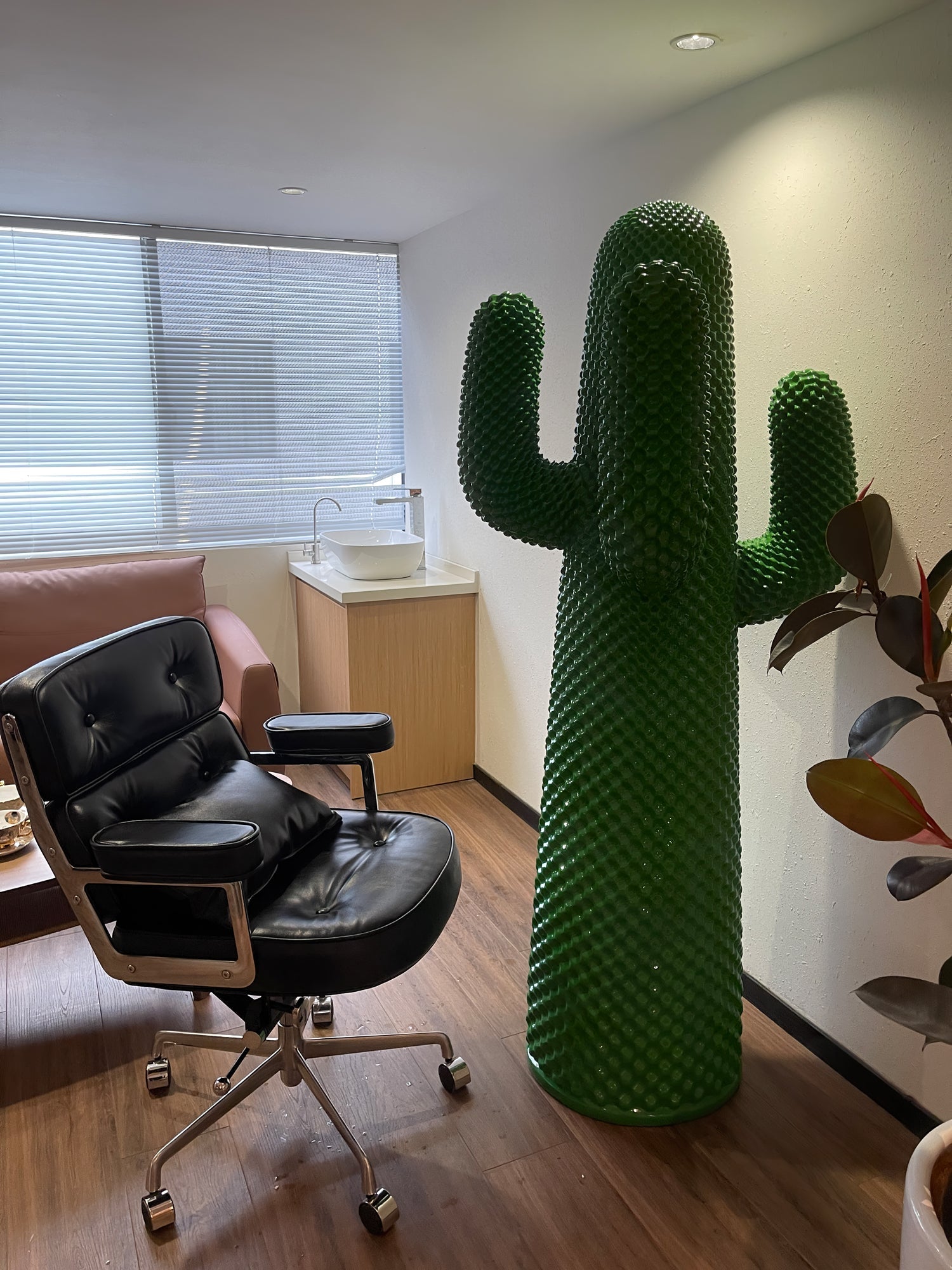 Скульптурна вішалка Mello Cactus