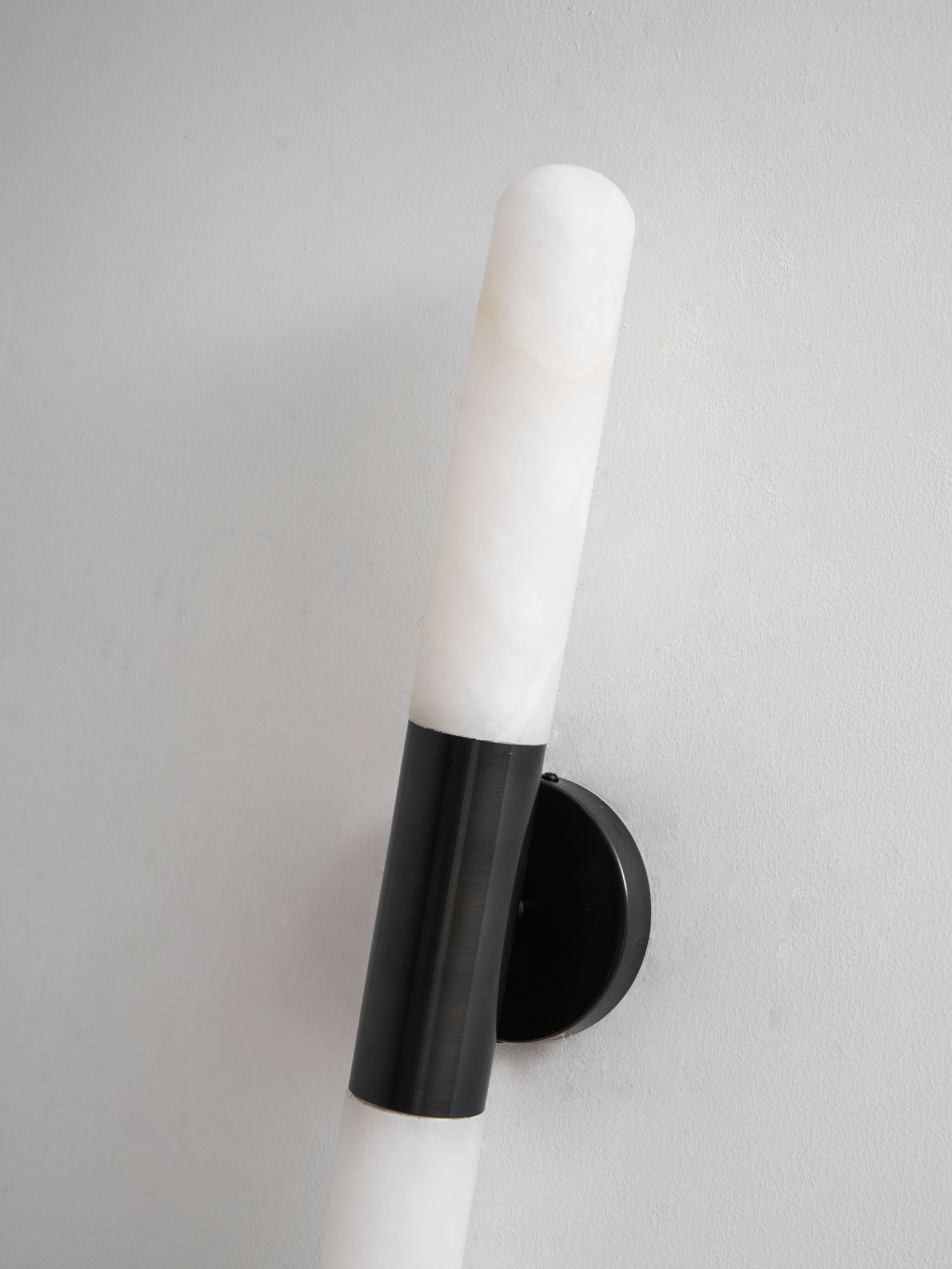 Настінний світильник Cavoya Alabaster
