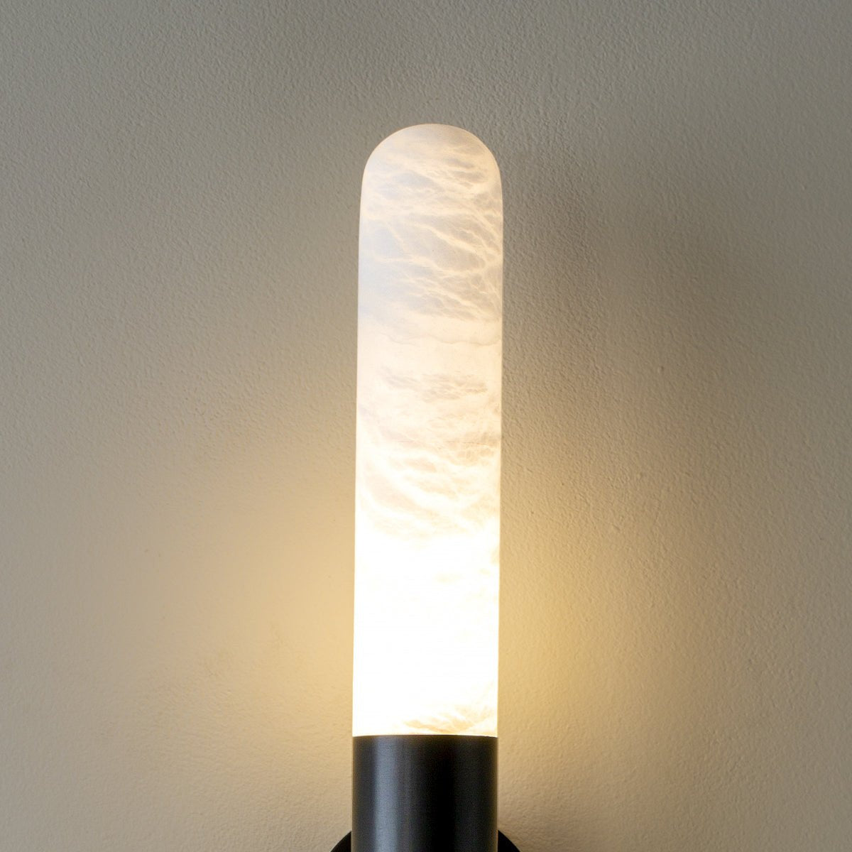Настінний світильник Cavoya Alabaster