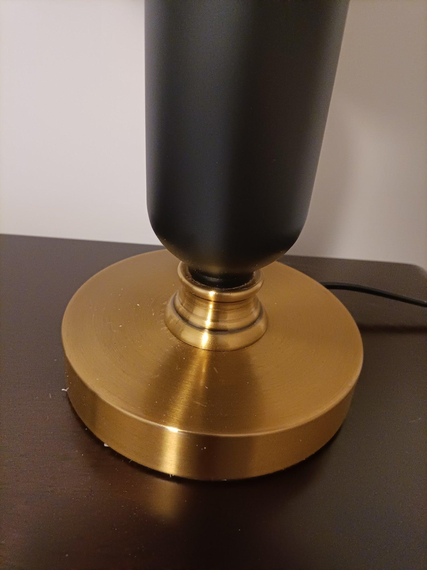 Классическая антикварная настольная лампа