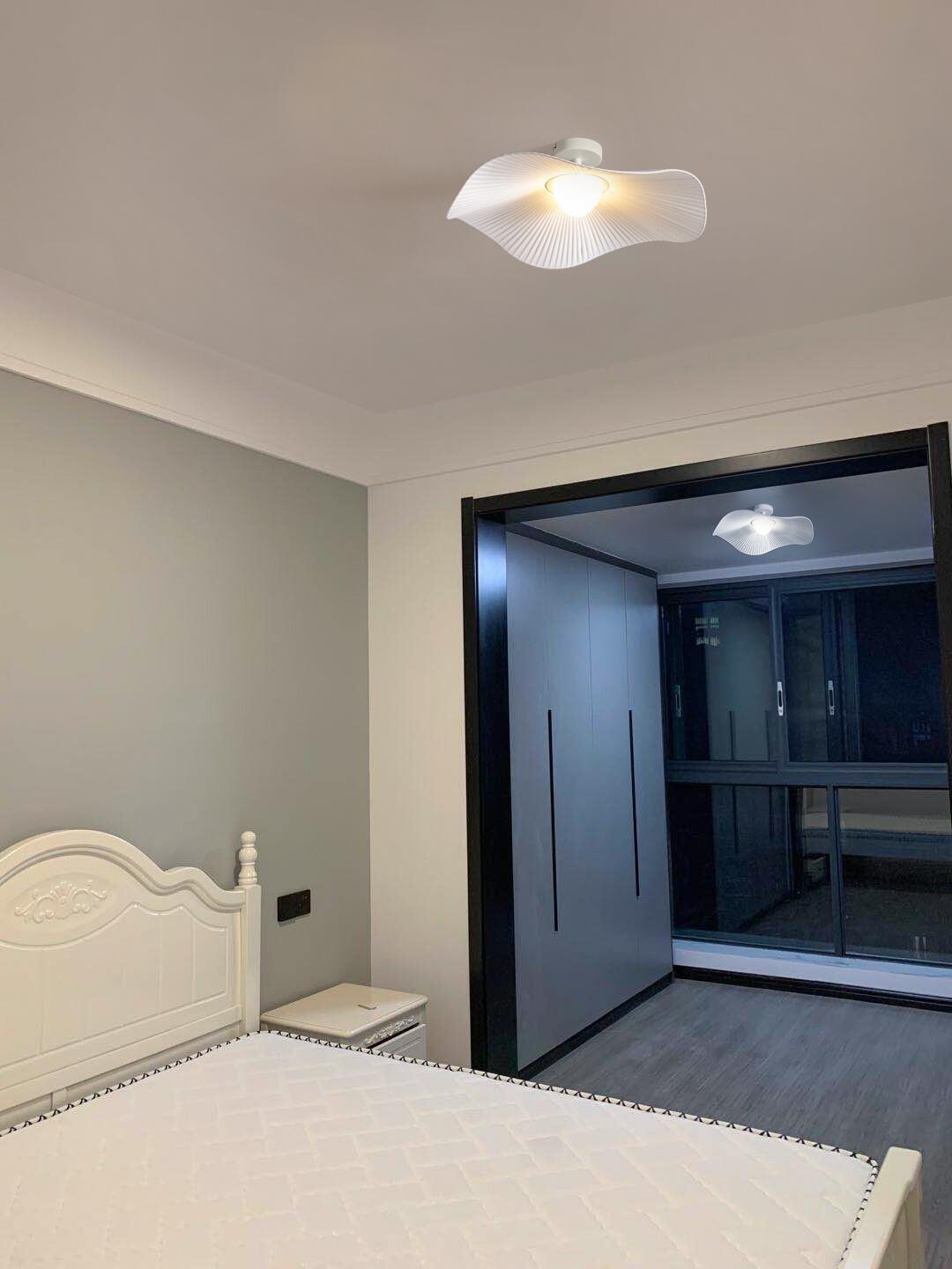 Хмарний стельовий світильник