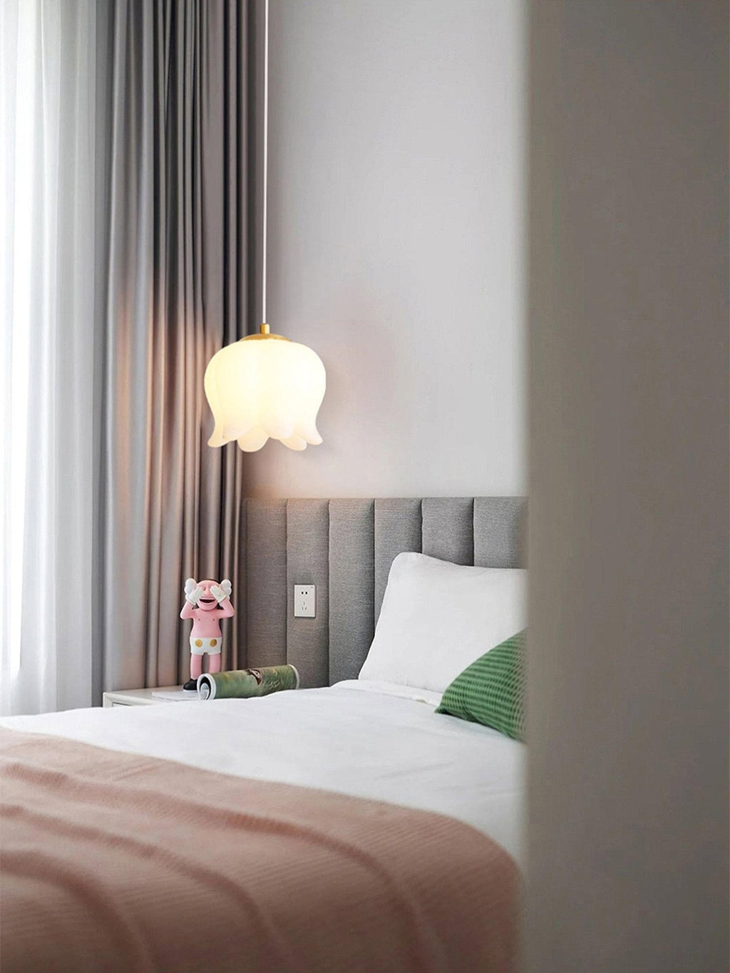 Елегантний квітковий підвісний світильник