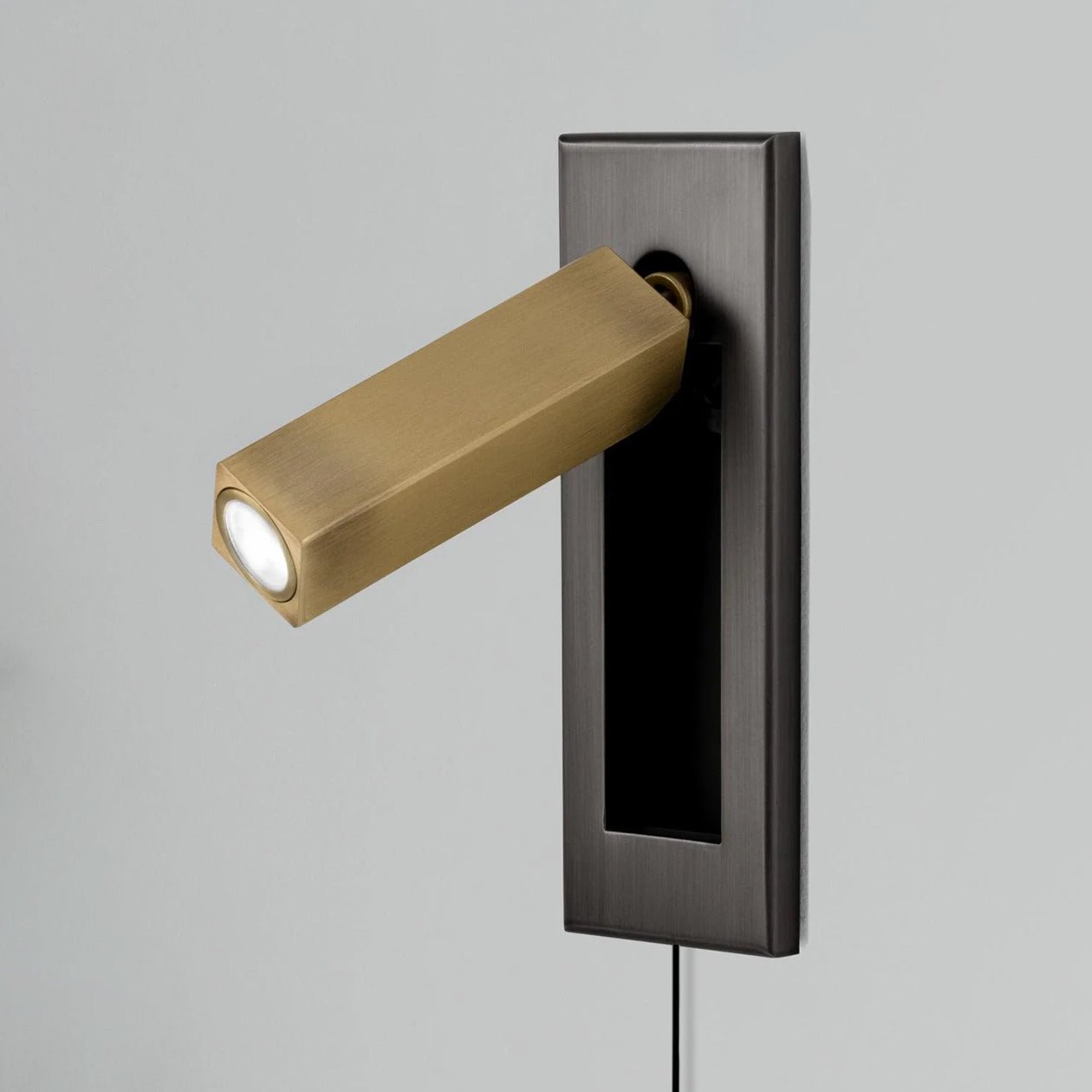 Embedded Bedside Plug - in Sconce - DEPRIMO