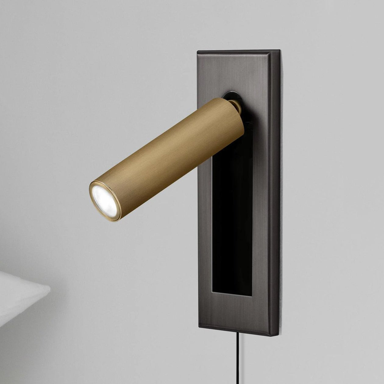 Embedded Bedside Plug - in Sconce - DEPRIMO