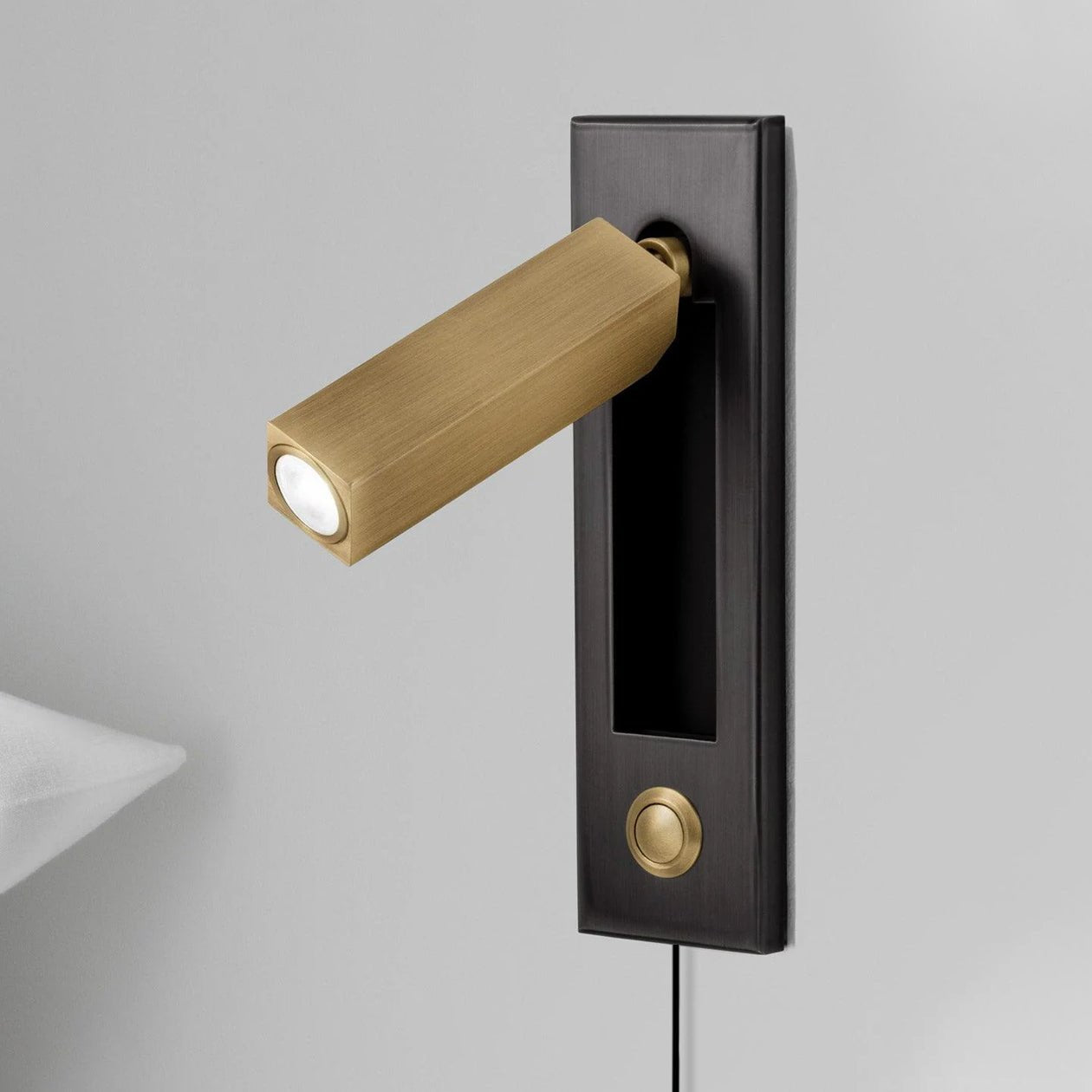 Embedded Bedside Plug - in Sconce - DEPRIMO