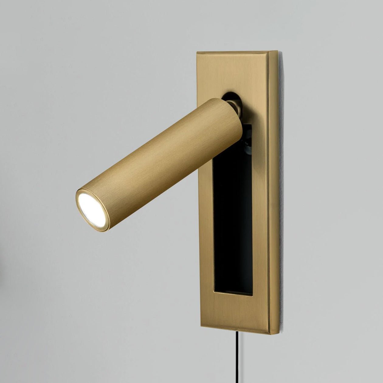 Embedded Bedside Plug - in Sconce - DEPRIMO