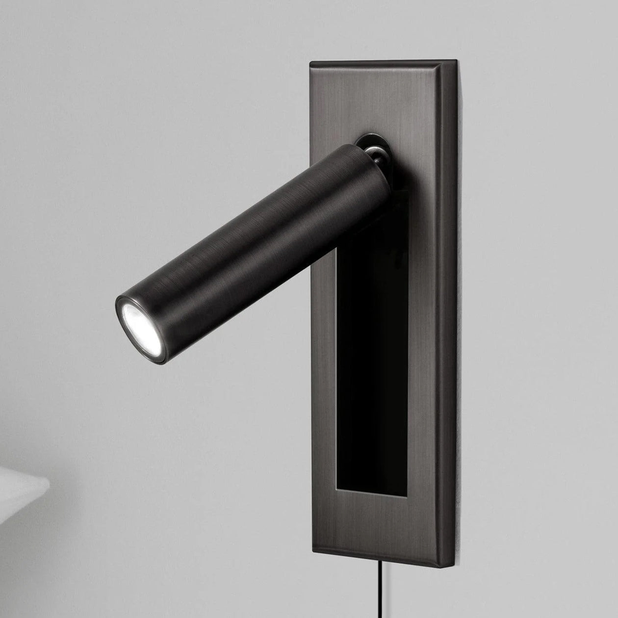 Embedded Bedside Plug - in Sconce - DEPRIMO