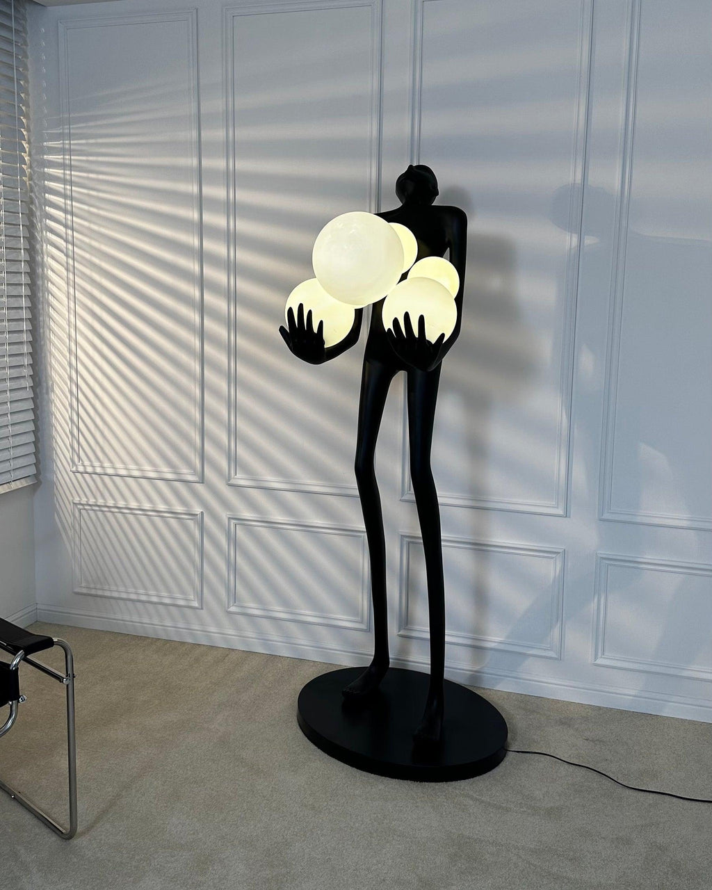 Напольный светильник Embrace Sculpture