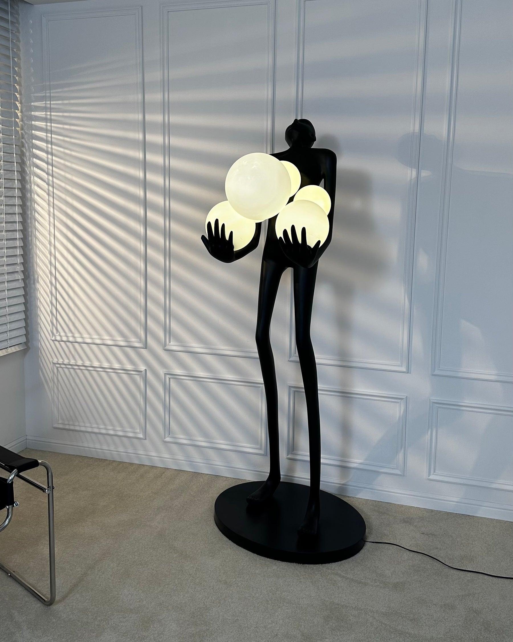 Напольный светильник Embrace Sculpture