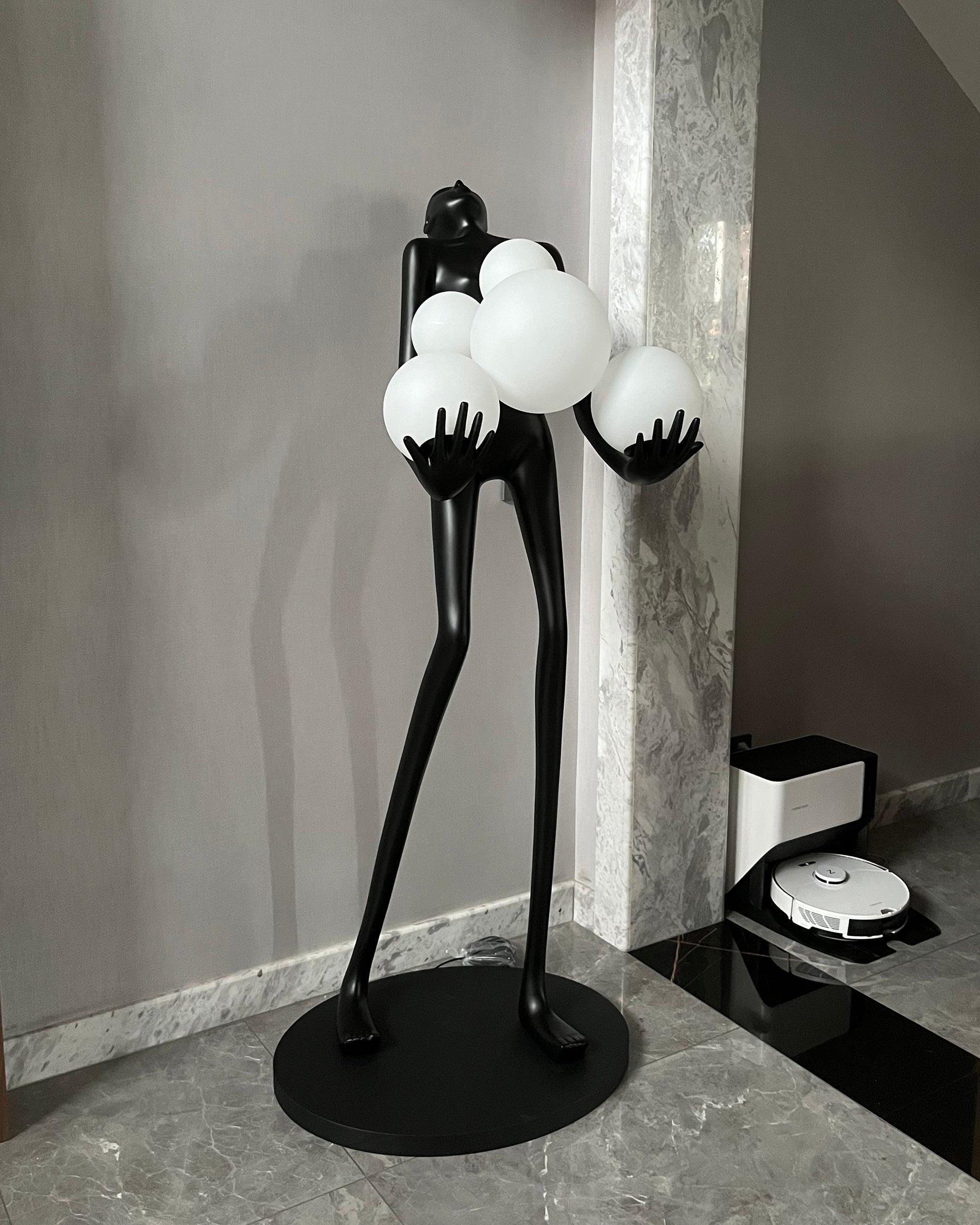 Напольный светильник Embrace Sculpture