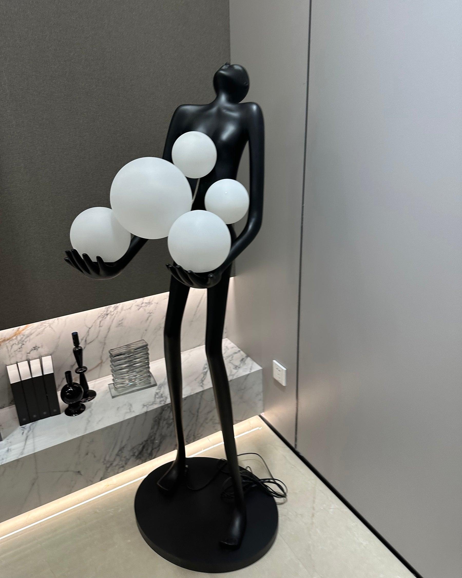 Напольный светильник Embrace Sculpture