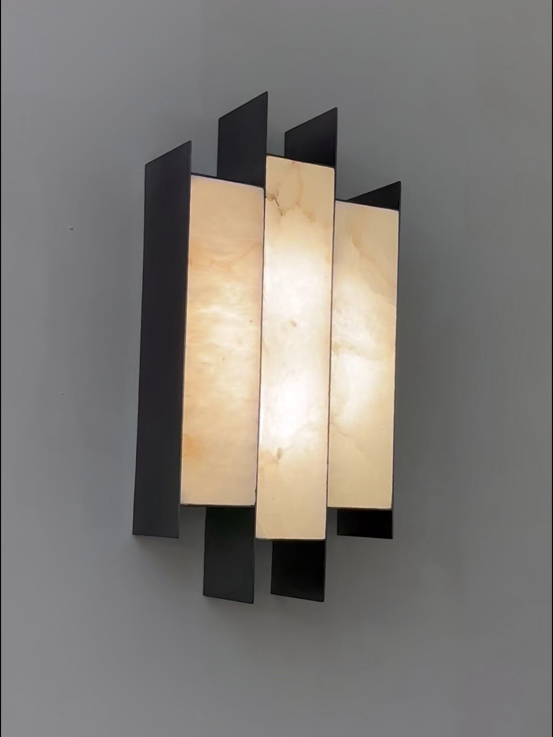 Бра-світильник зі складеної панелі з алебастру
