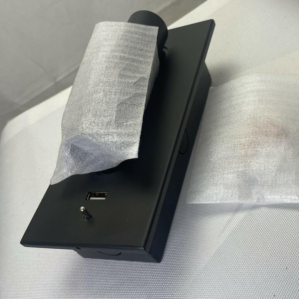 Чорний приліжковий настінний світильник USB