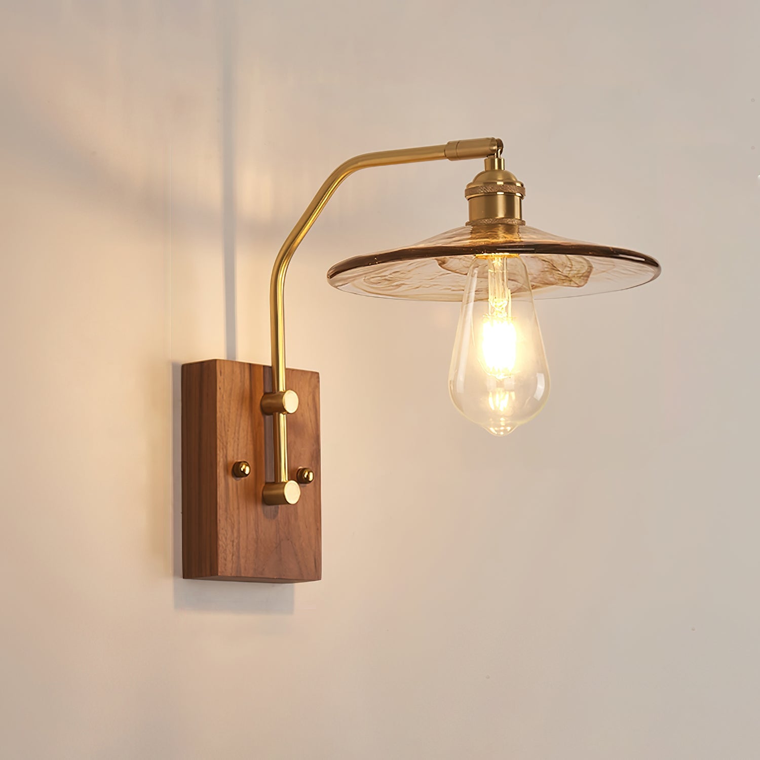 Настінний світильник Heritage Walnut