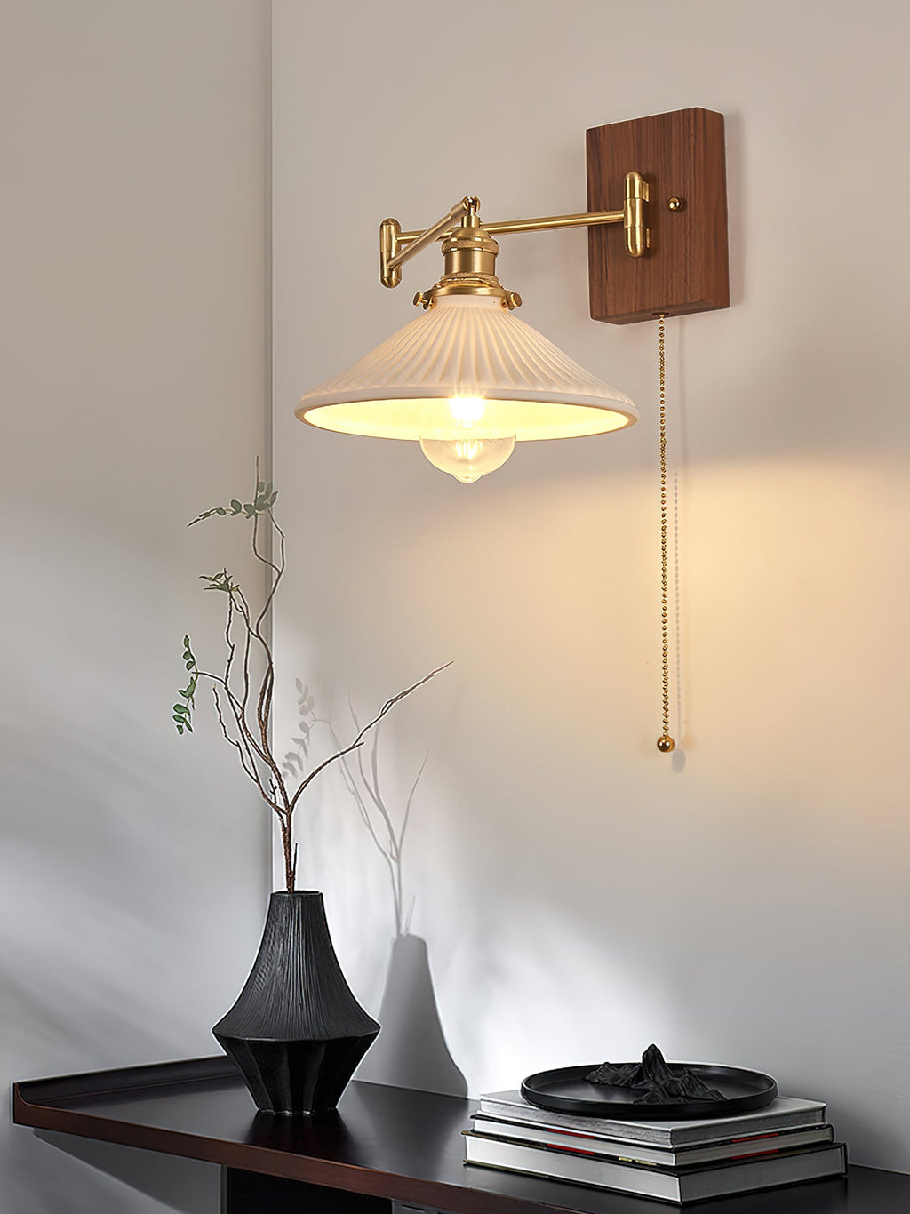 Настінний світильник Heritage Walnut