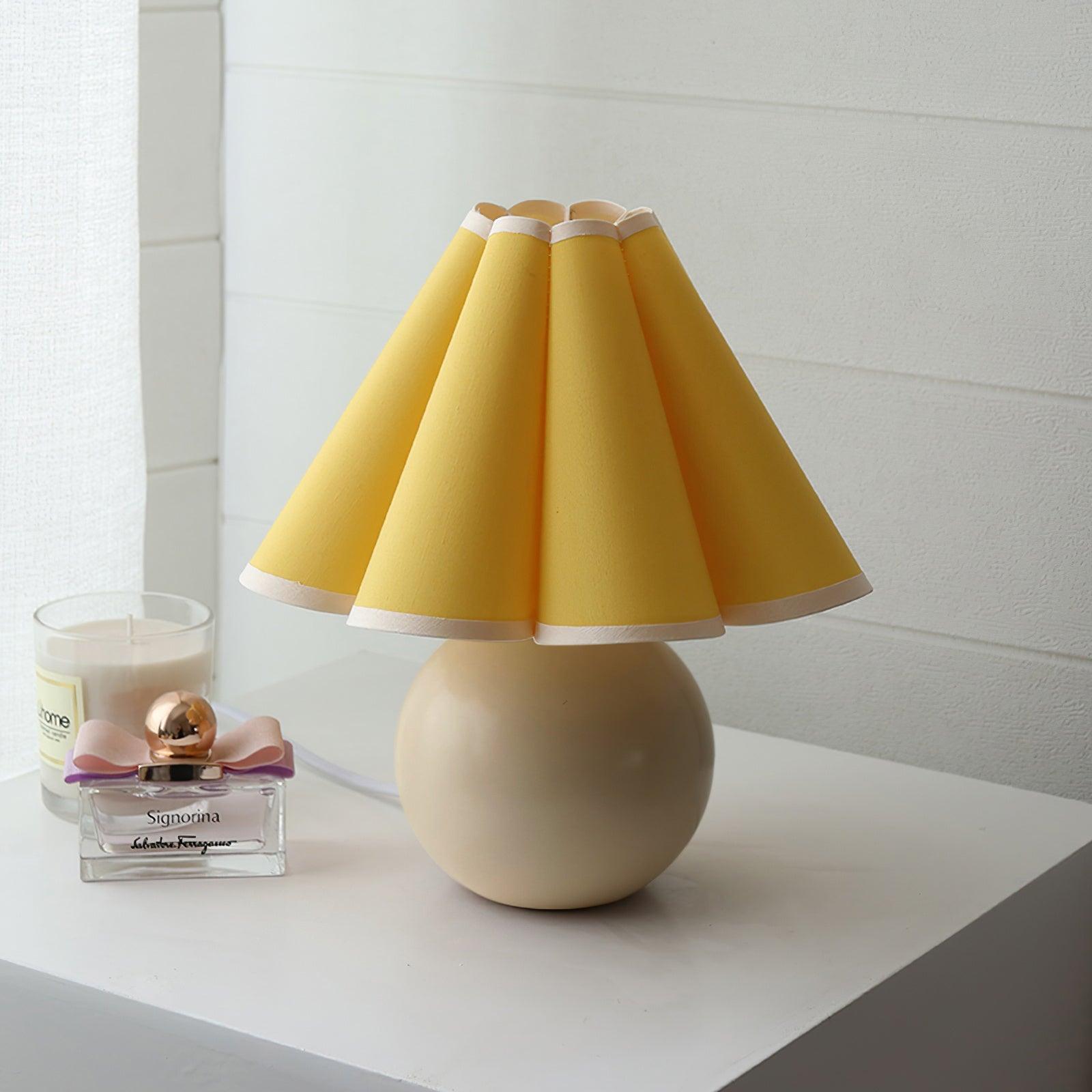 Kicsi Knife Pleat Table Lamp - Vakkerlight