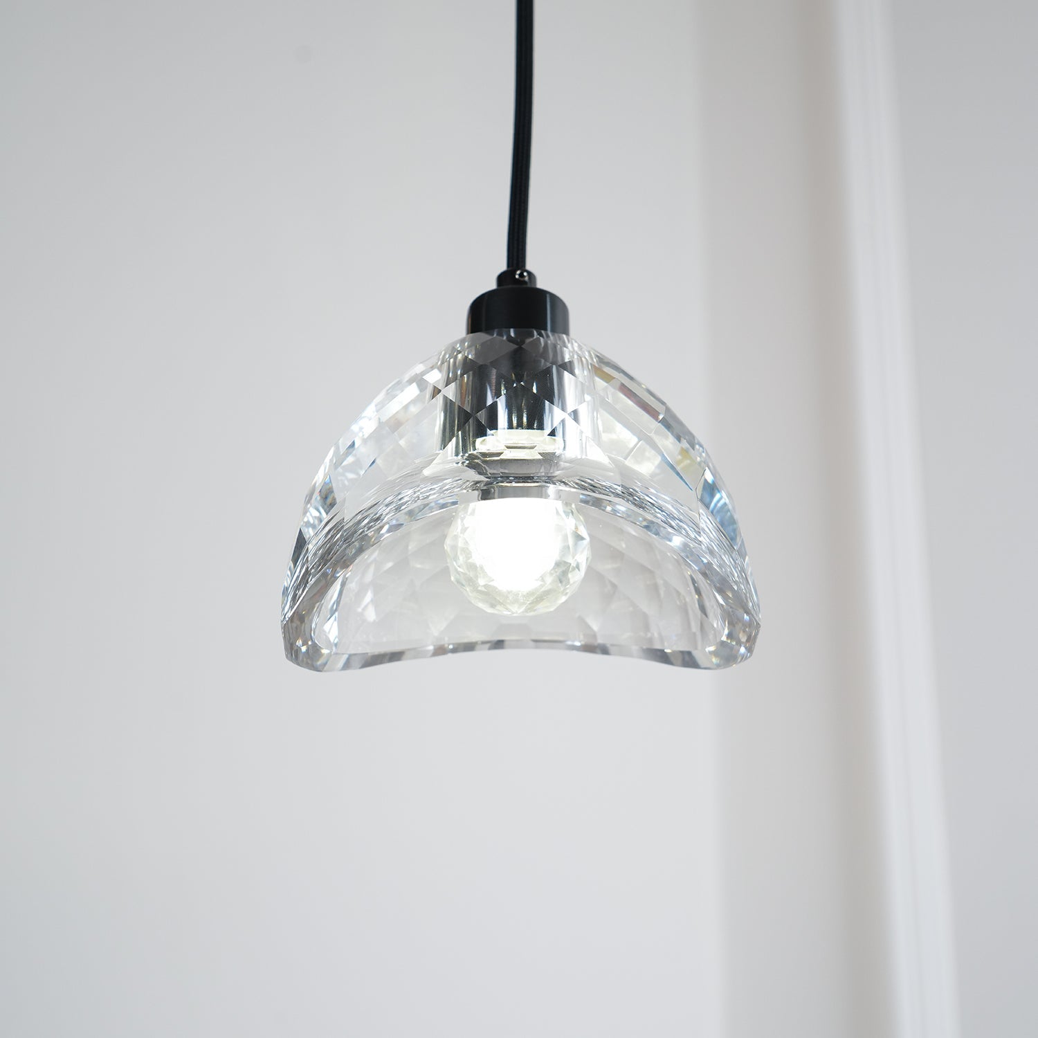 Підвісний світильник Latham Glass