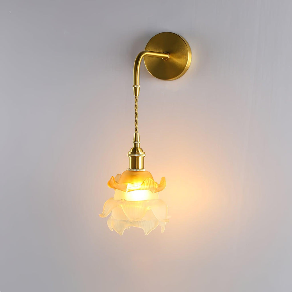 Laura Brass Wall Lamp - Vakkerlight