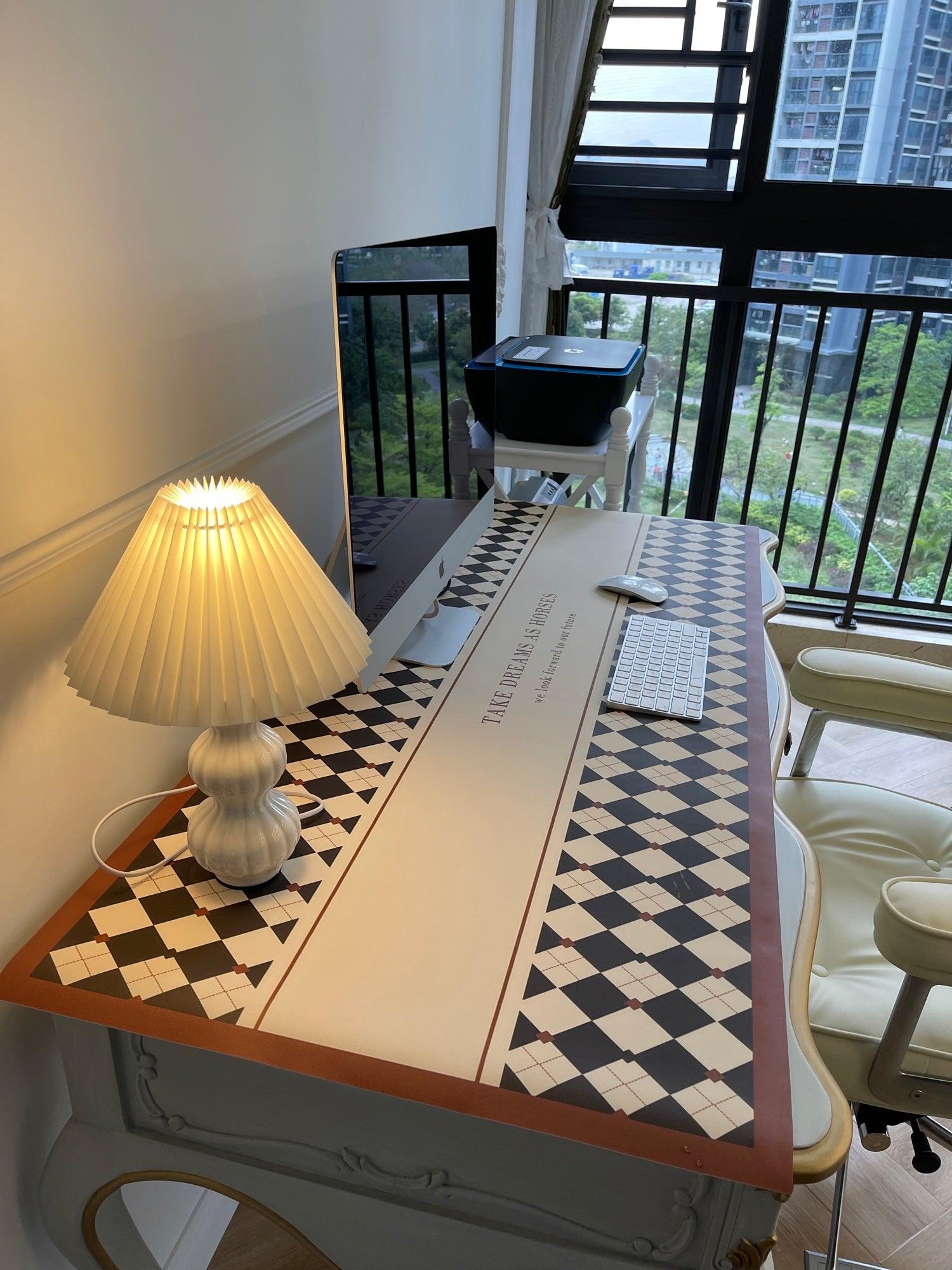 Настольная лампа Leo