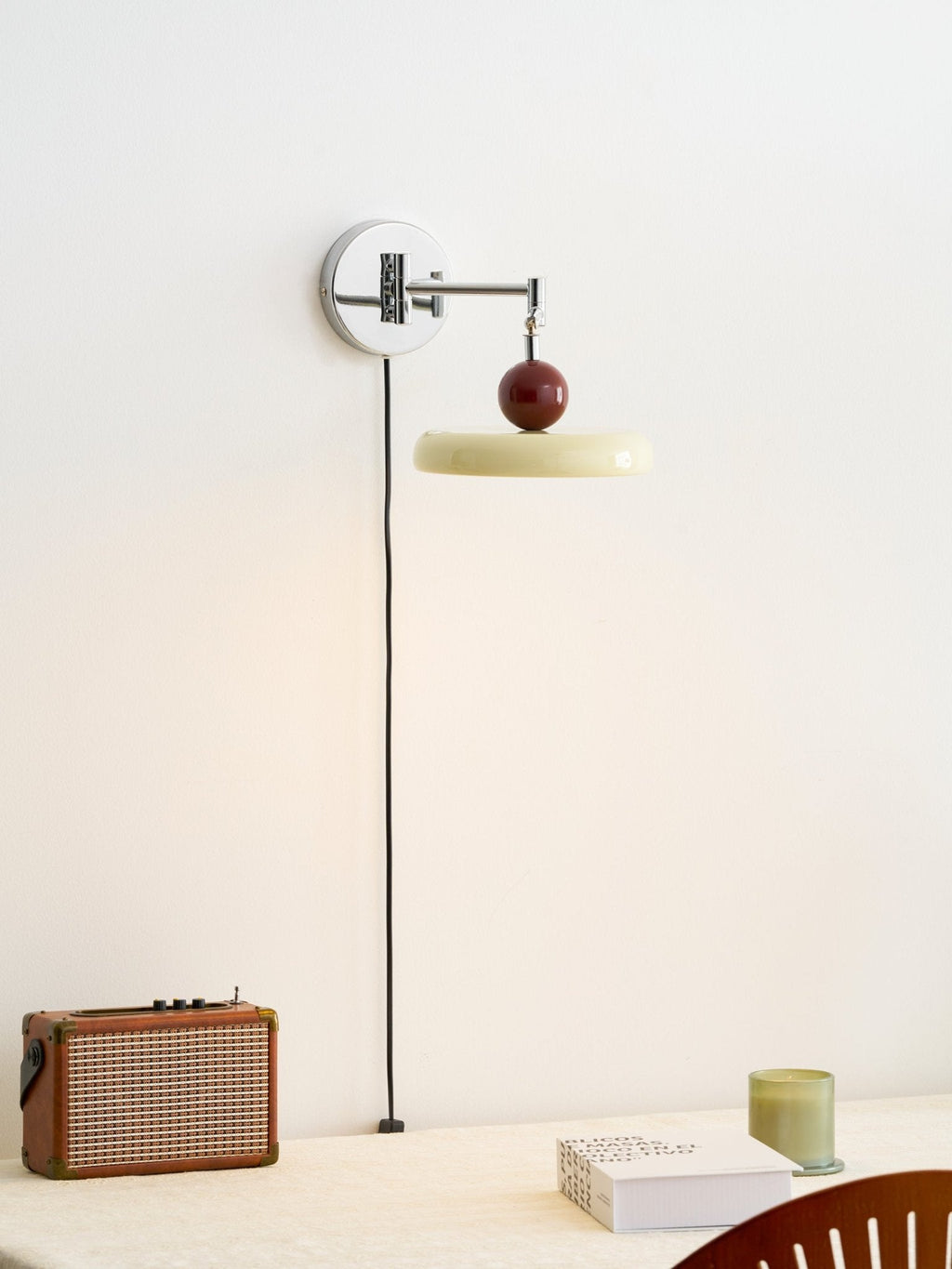 Настінний світильник Lola Plug-in