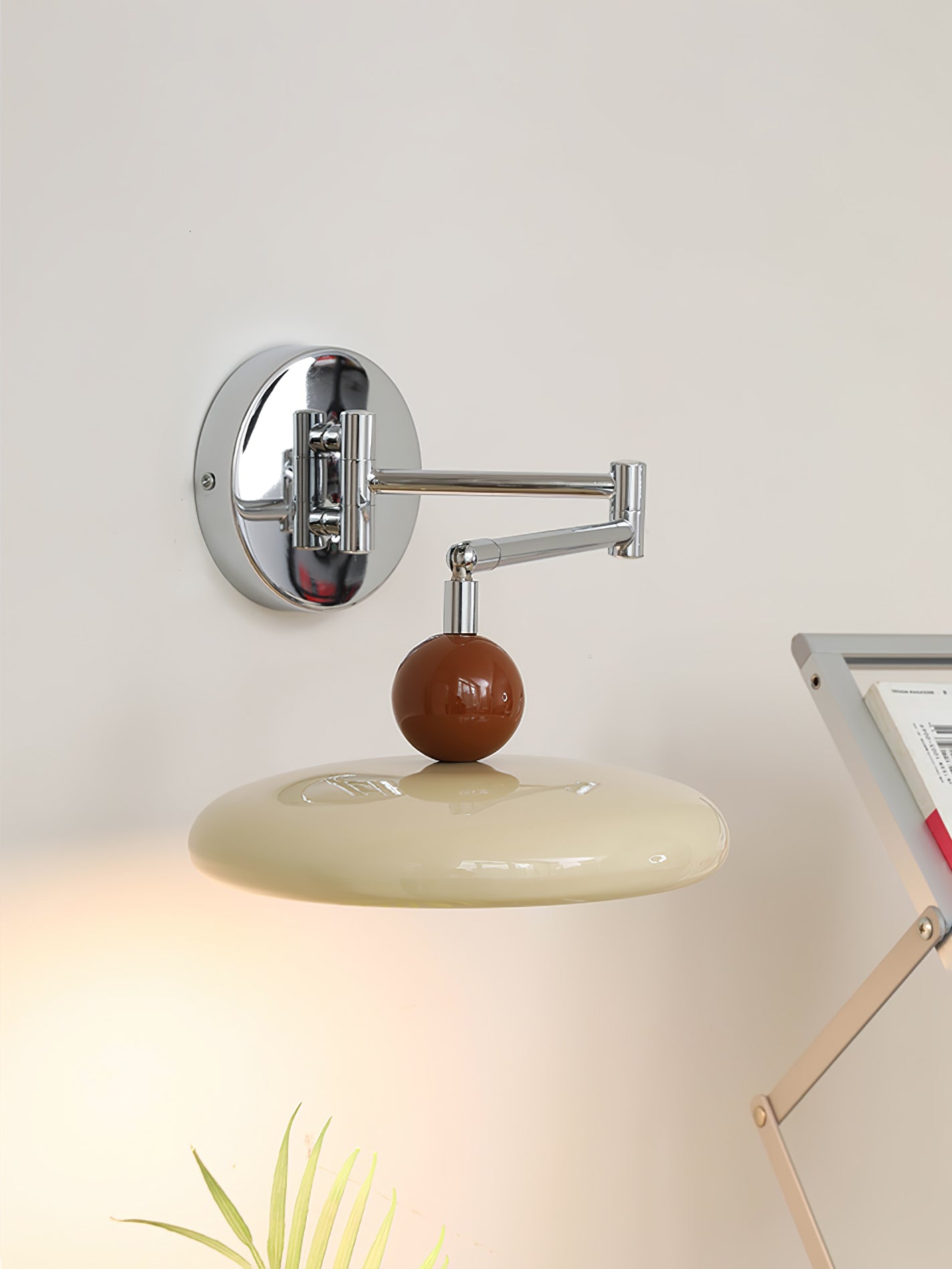 Настінний світильник Lola Swing Arm