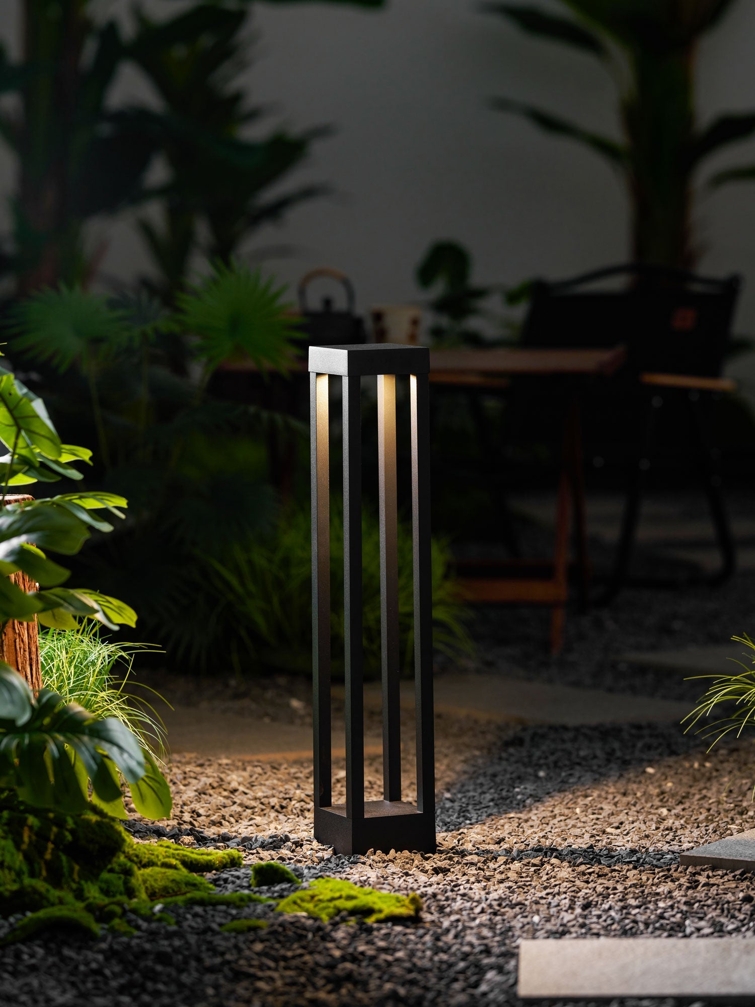 Obsidian Post Outdoor Light
