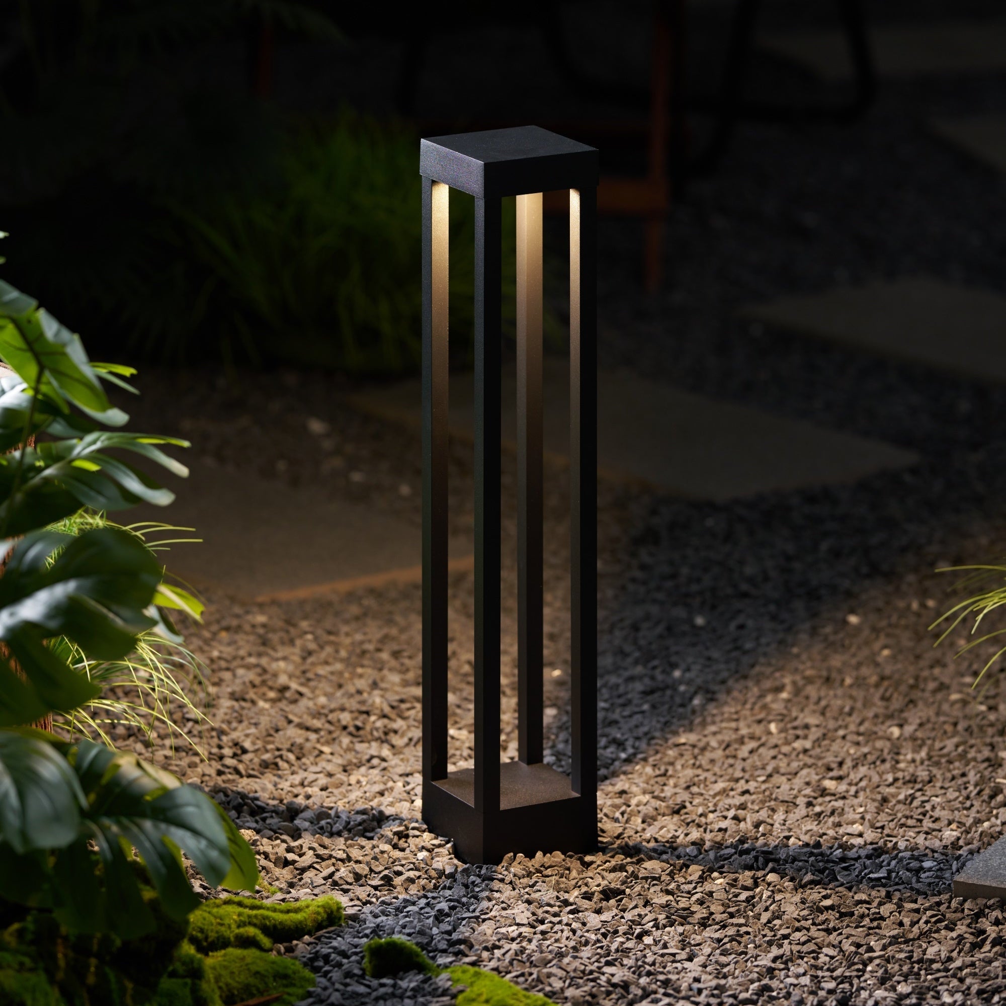 Obsidian Post Outdoor Light